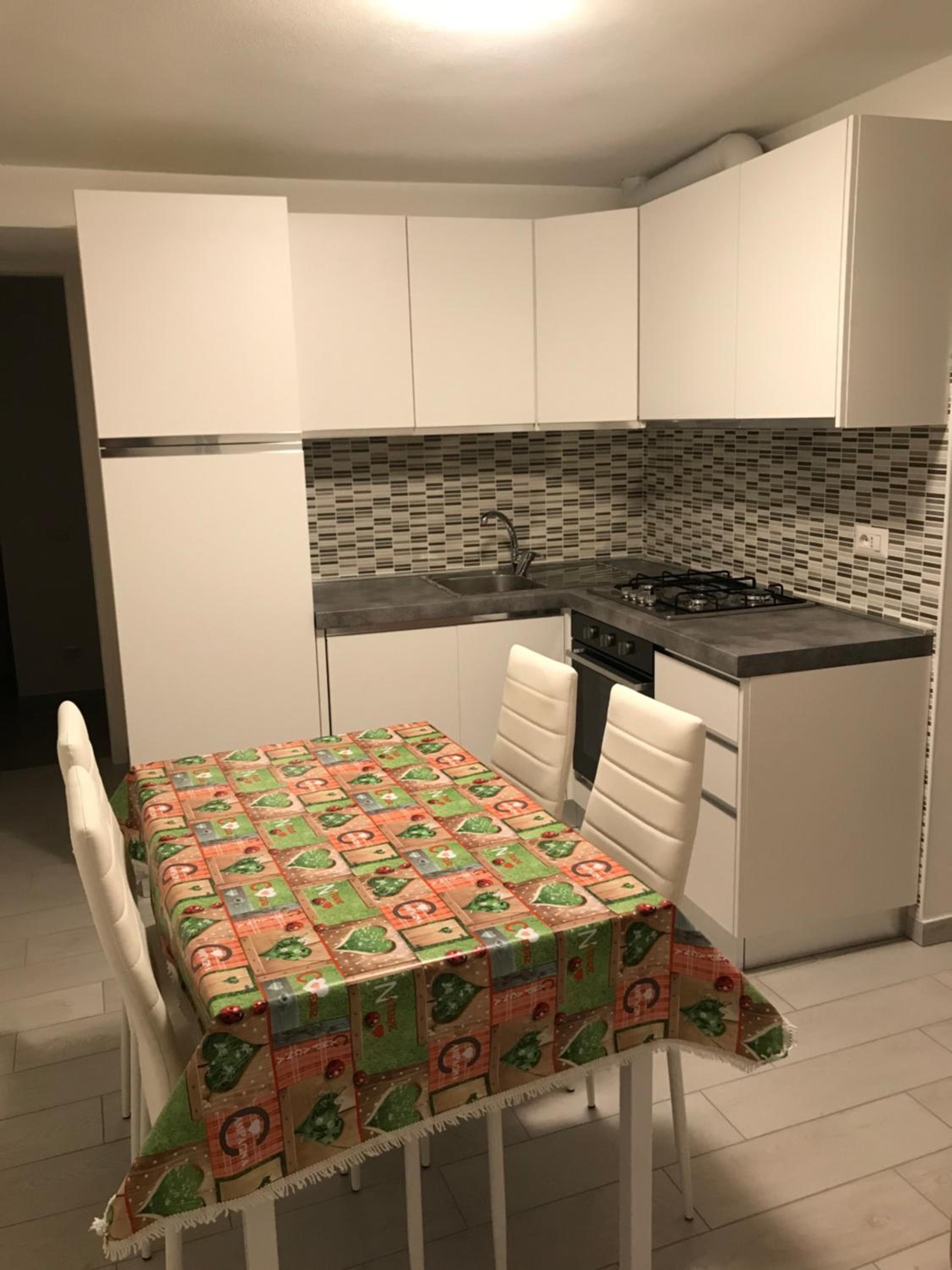 One-Bedroom Apartment - Photo 2