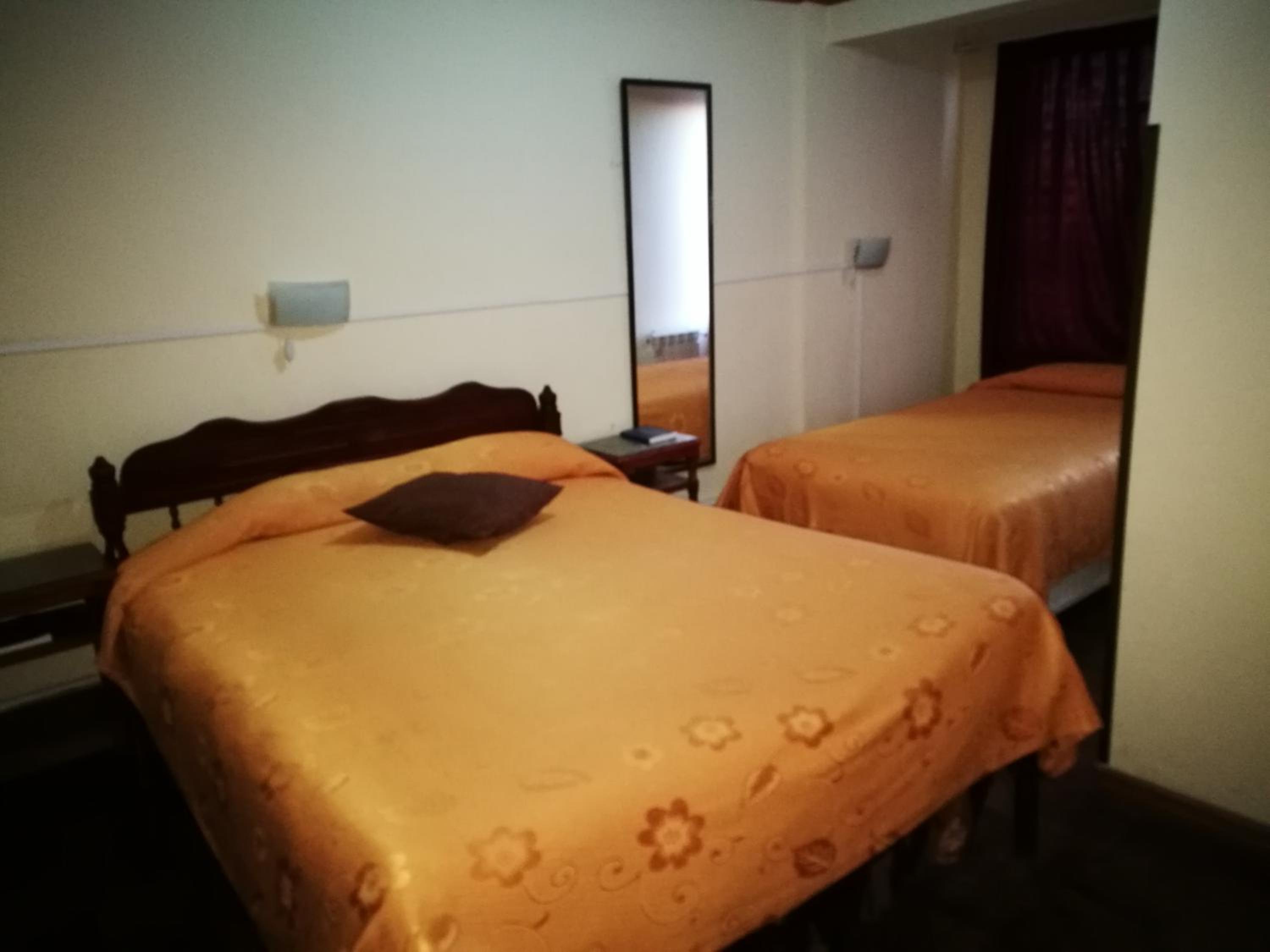 Queen Room with Shared Bathroom photo 1