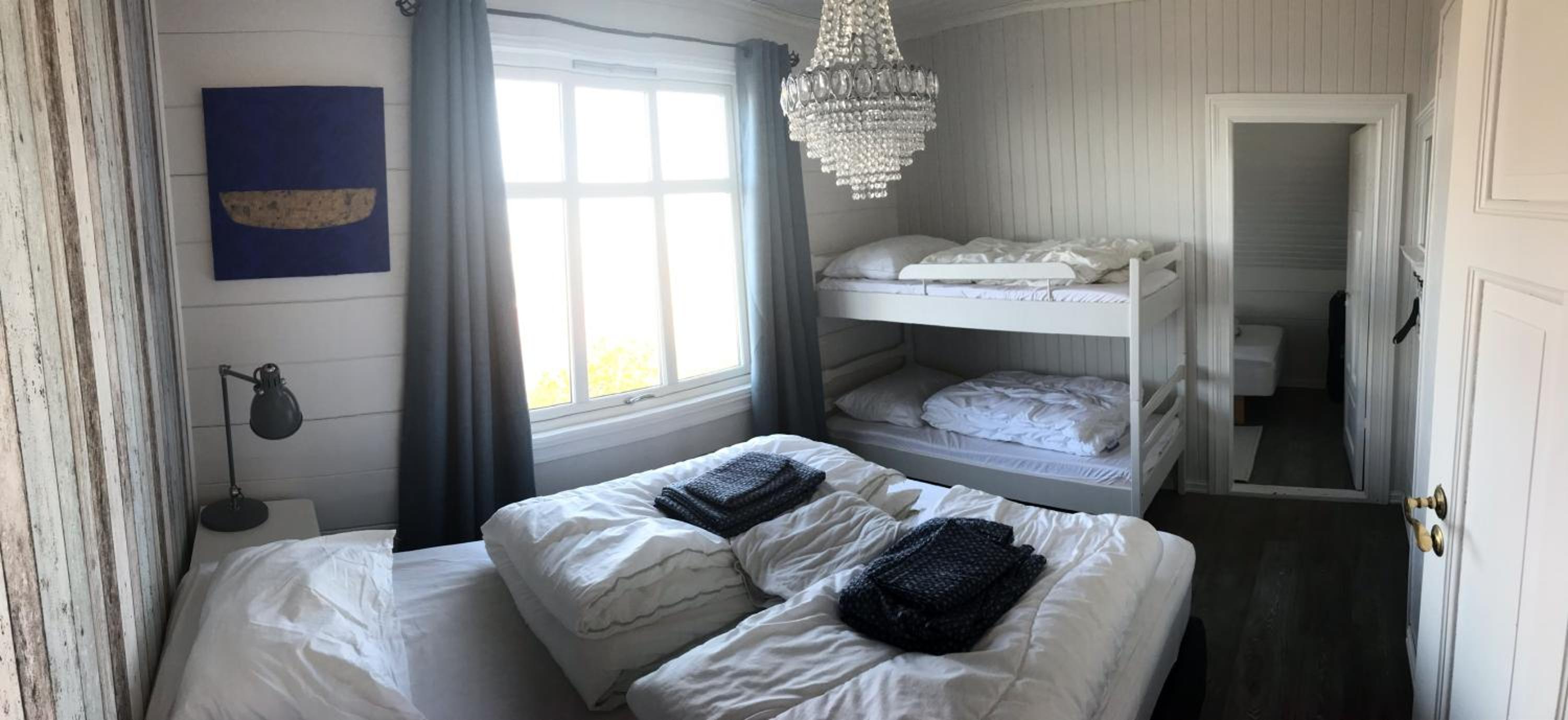 Six-Bedroom House photo 1