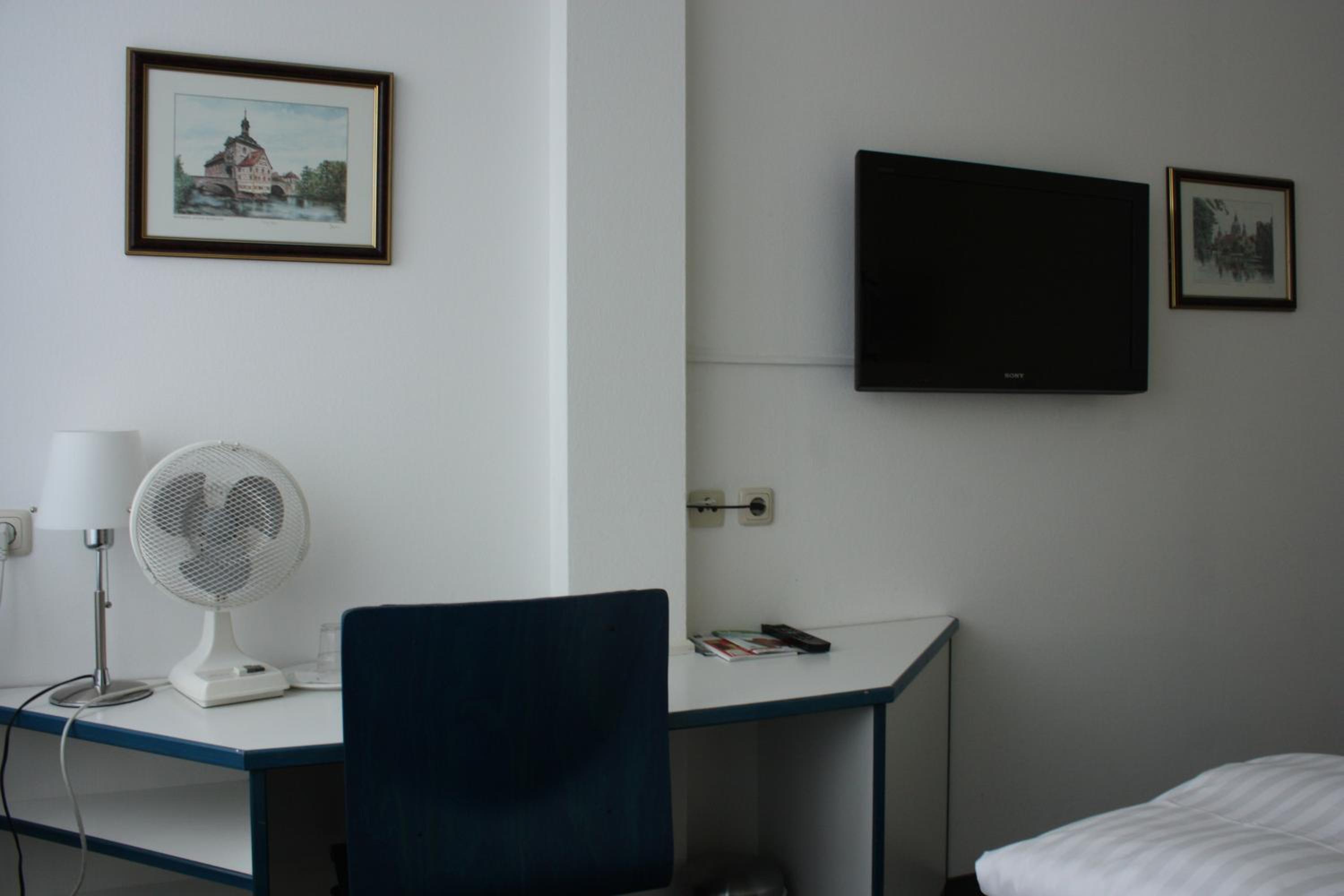 Standard Twin Room - Photo 5