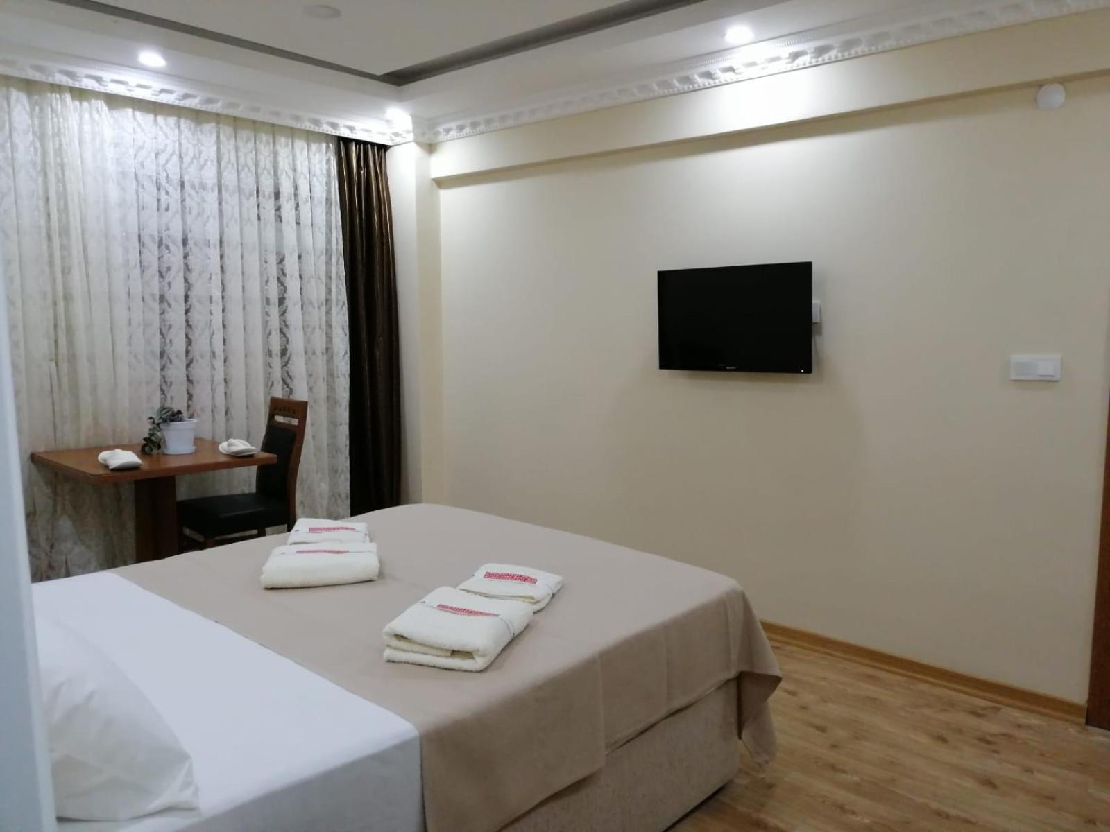 Double Room with Garden View - Photo 2