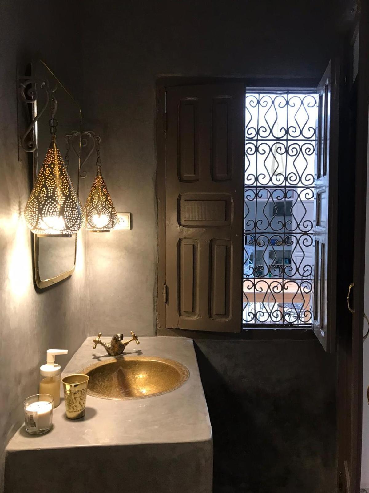 Double Room with Private Bathroom - Photo 2