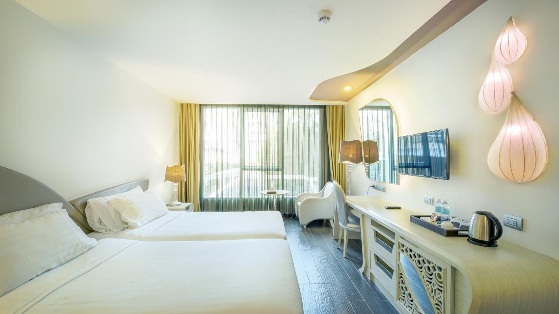 Deluxe Double or Twin Room with Pool View photo 2