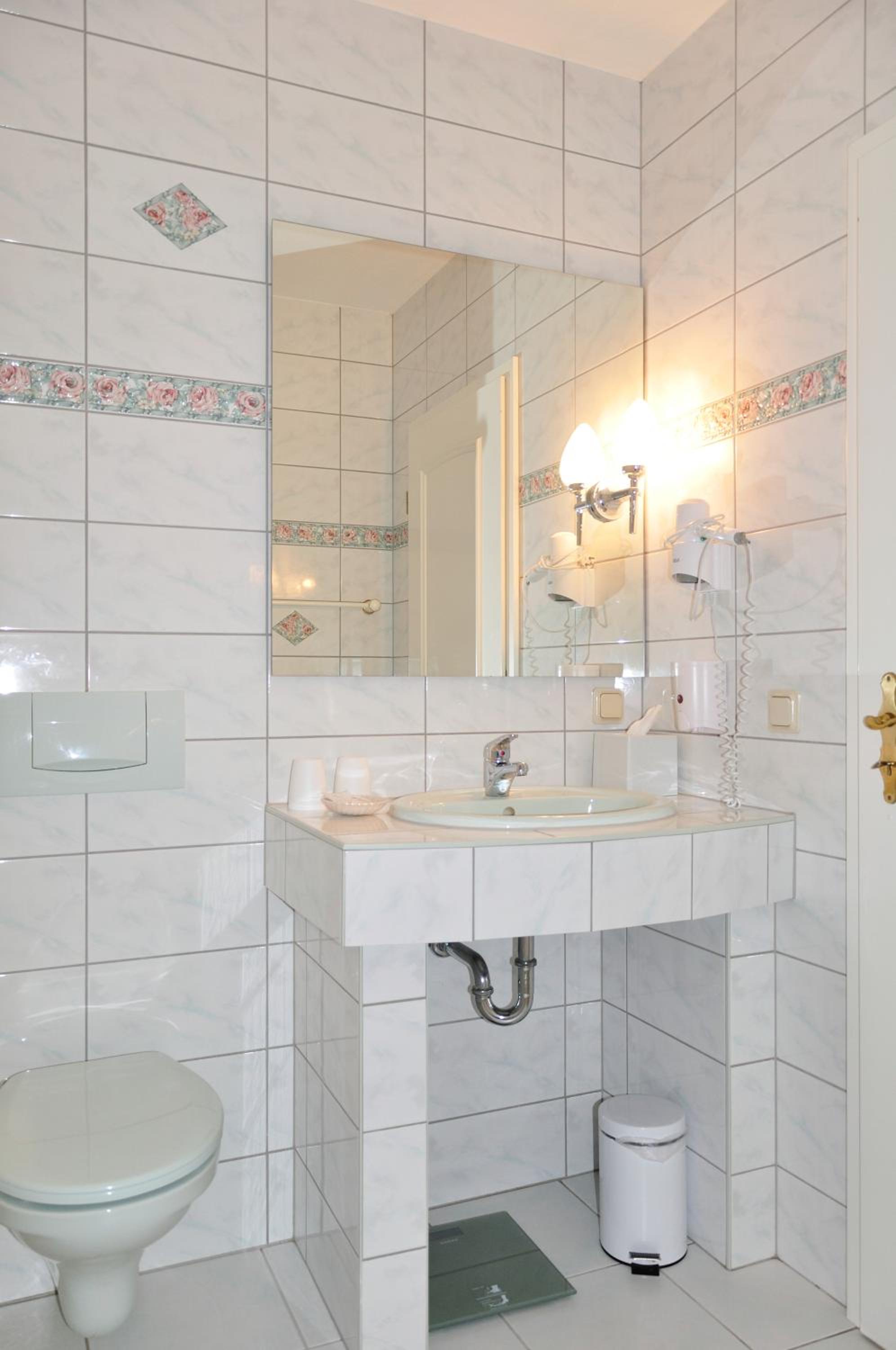 Comfort Room - Photo 2