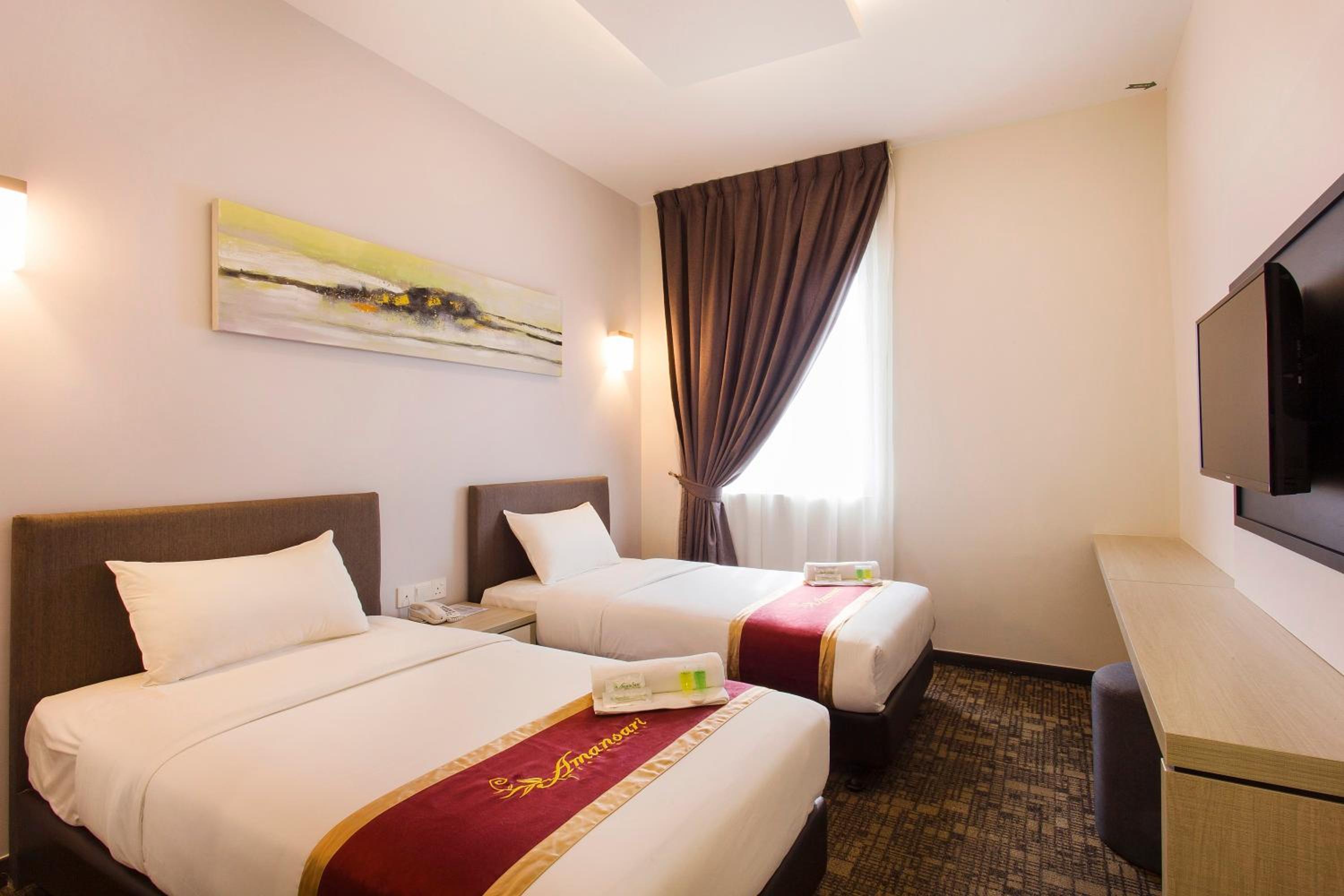 Presidential Suite Twin photo 3