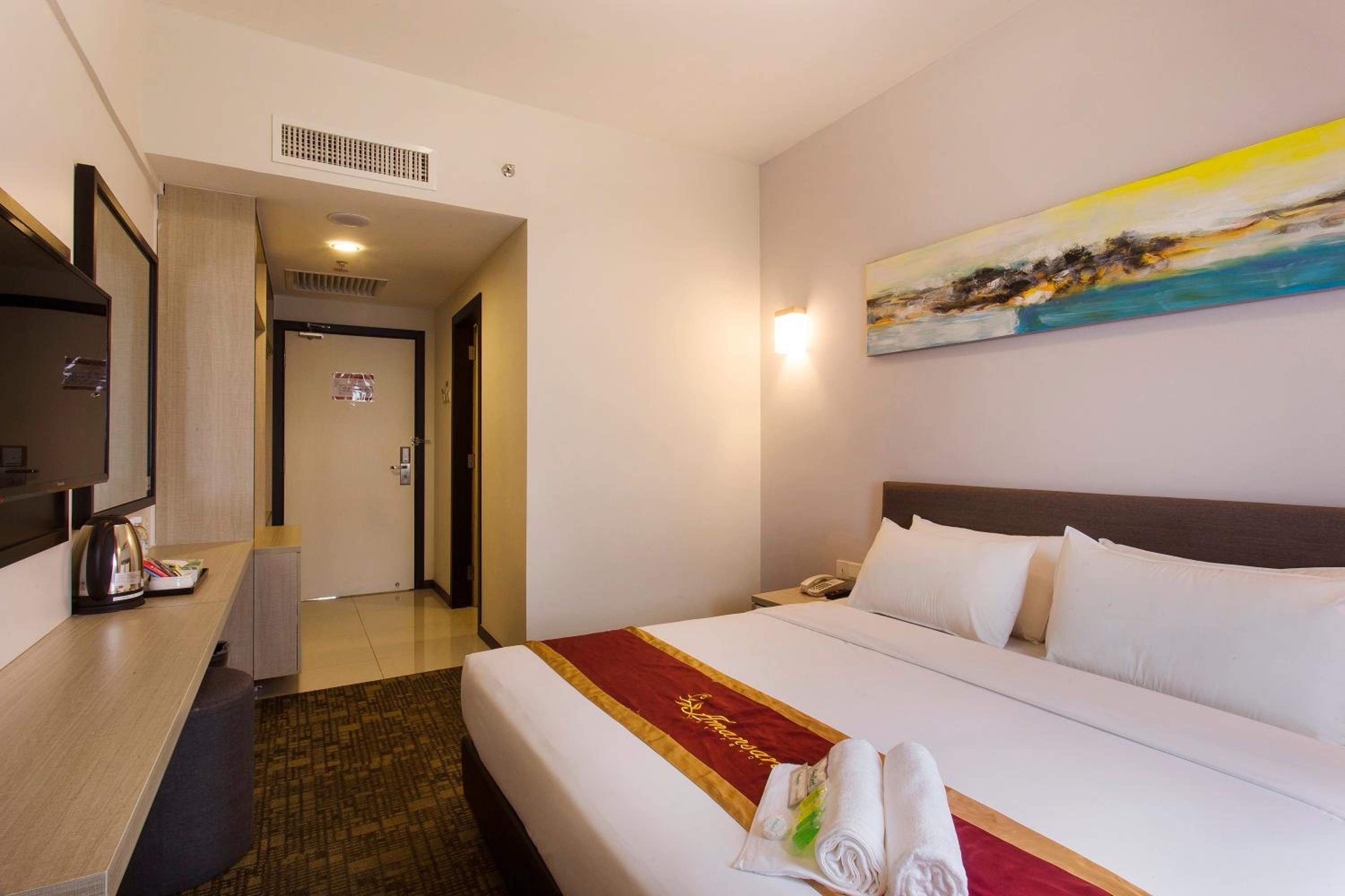 Deluxe King Room photo 1