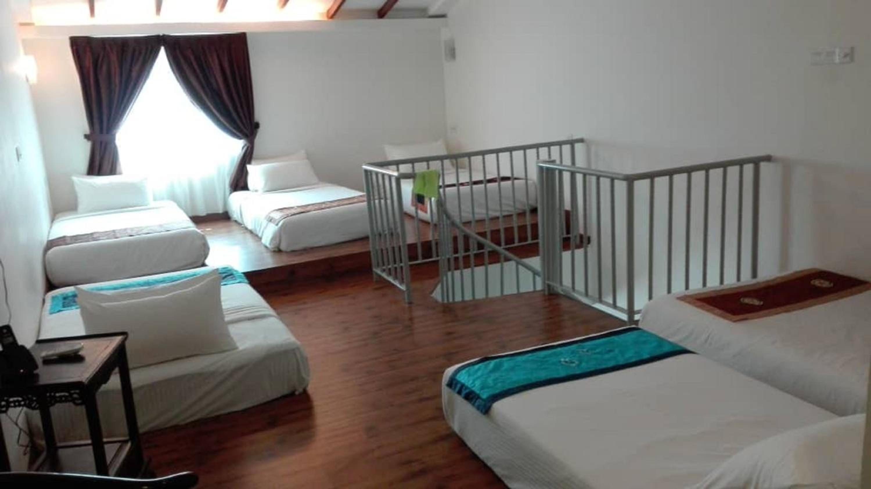 Classic Premier Family-8 Suite with Spiral Staircase photo 3