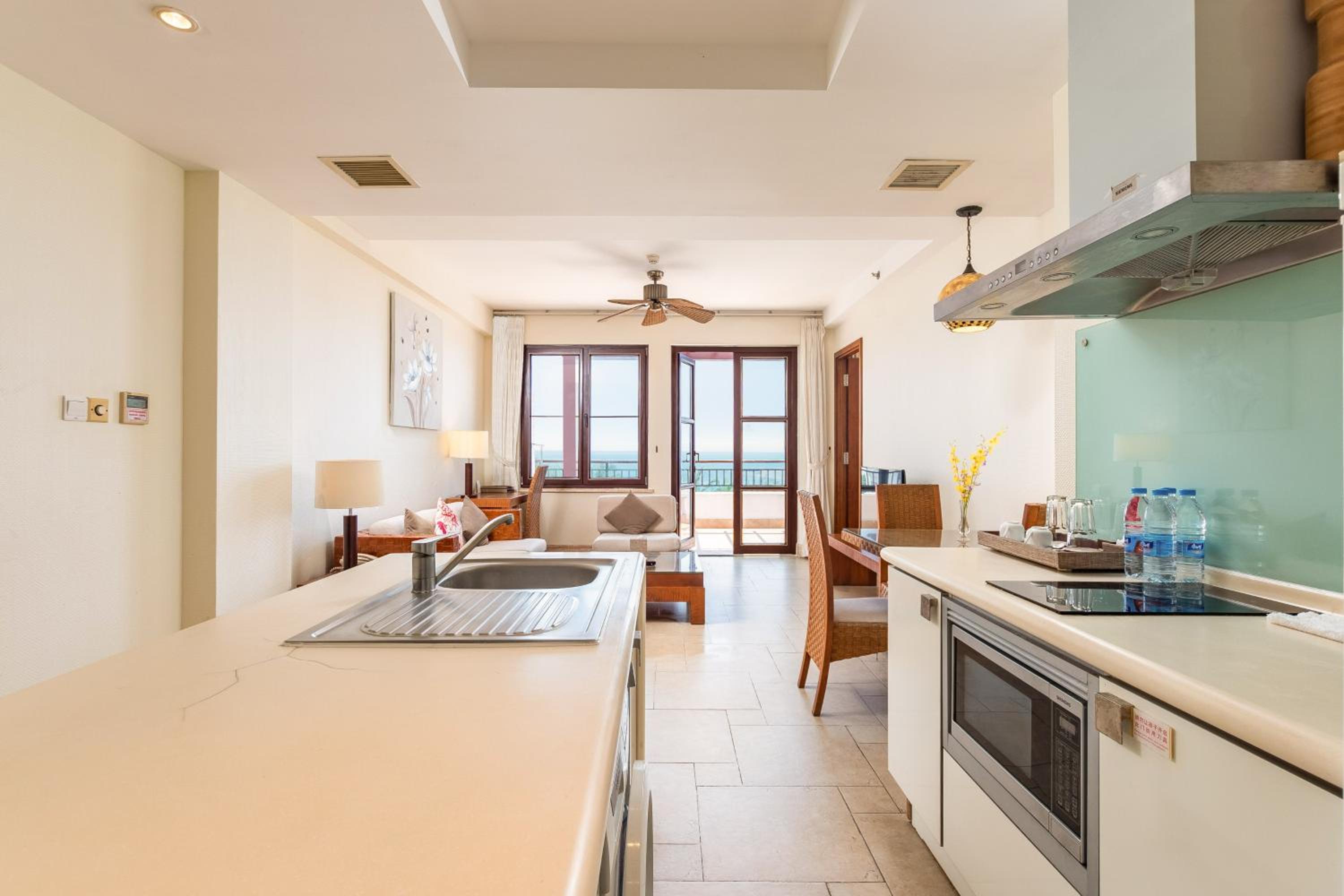 Two-Bedroom Suite With Ocean View And Kitchen & Cooking Ware And Washer/Dryers photo 2