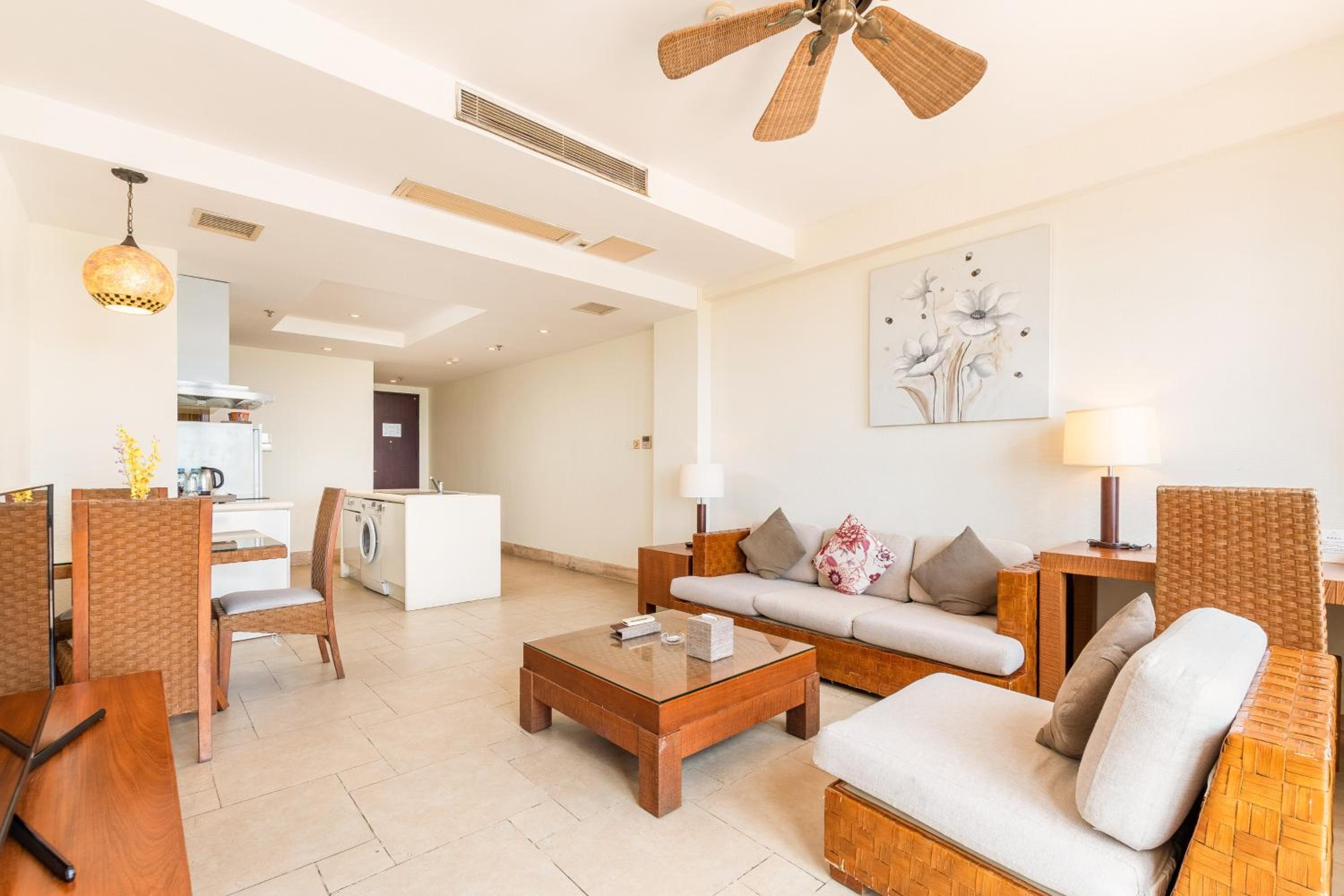 Two-Bedroom Suite With Garden View And Kitchen & Cooking Ware And Washer/Dryers photo 1