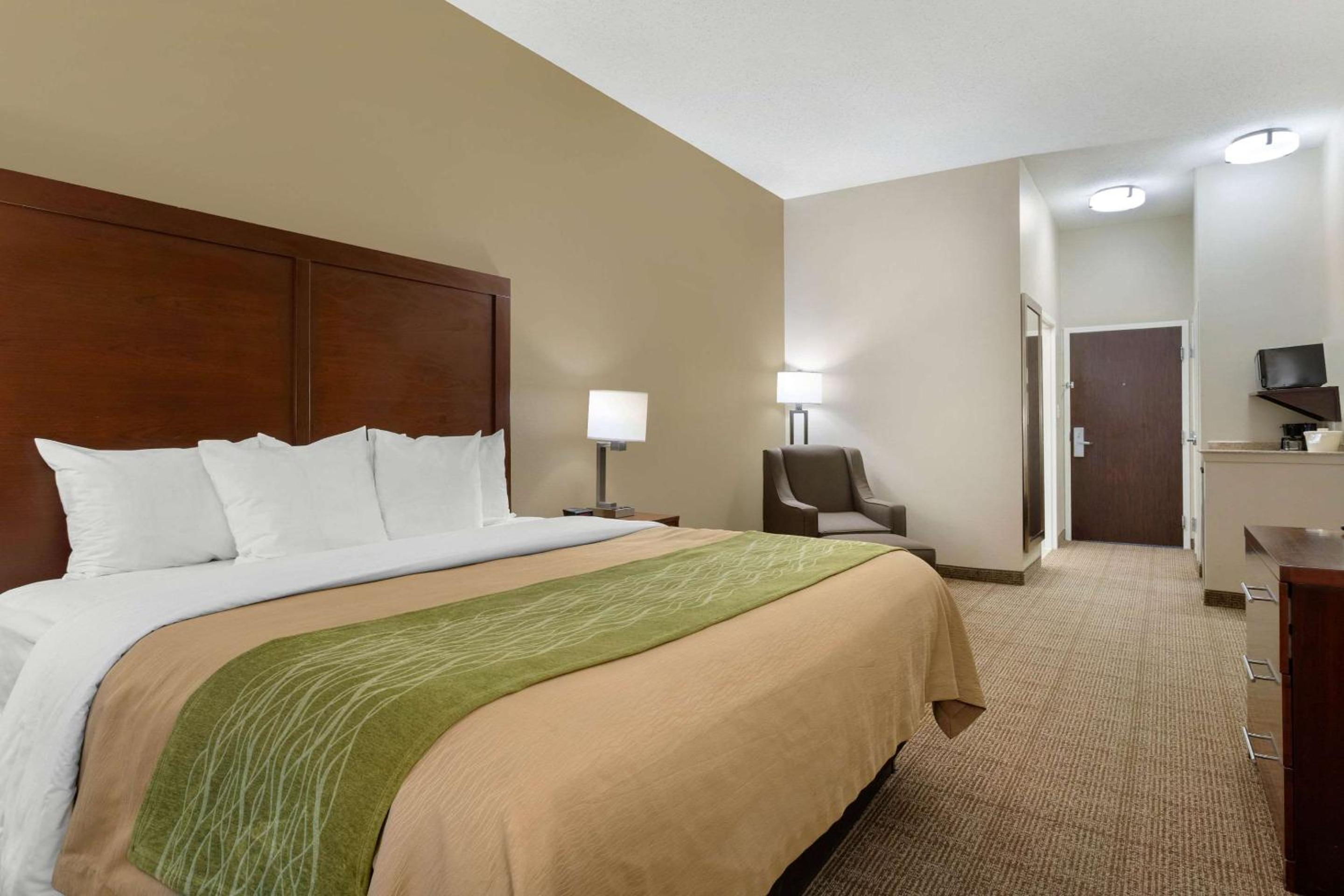 King Suite - Accessible/Non-Smoking - Photo 3