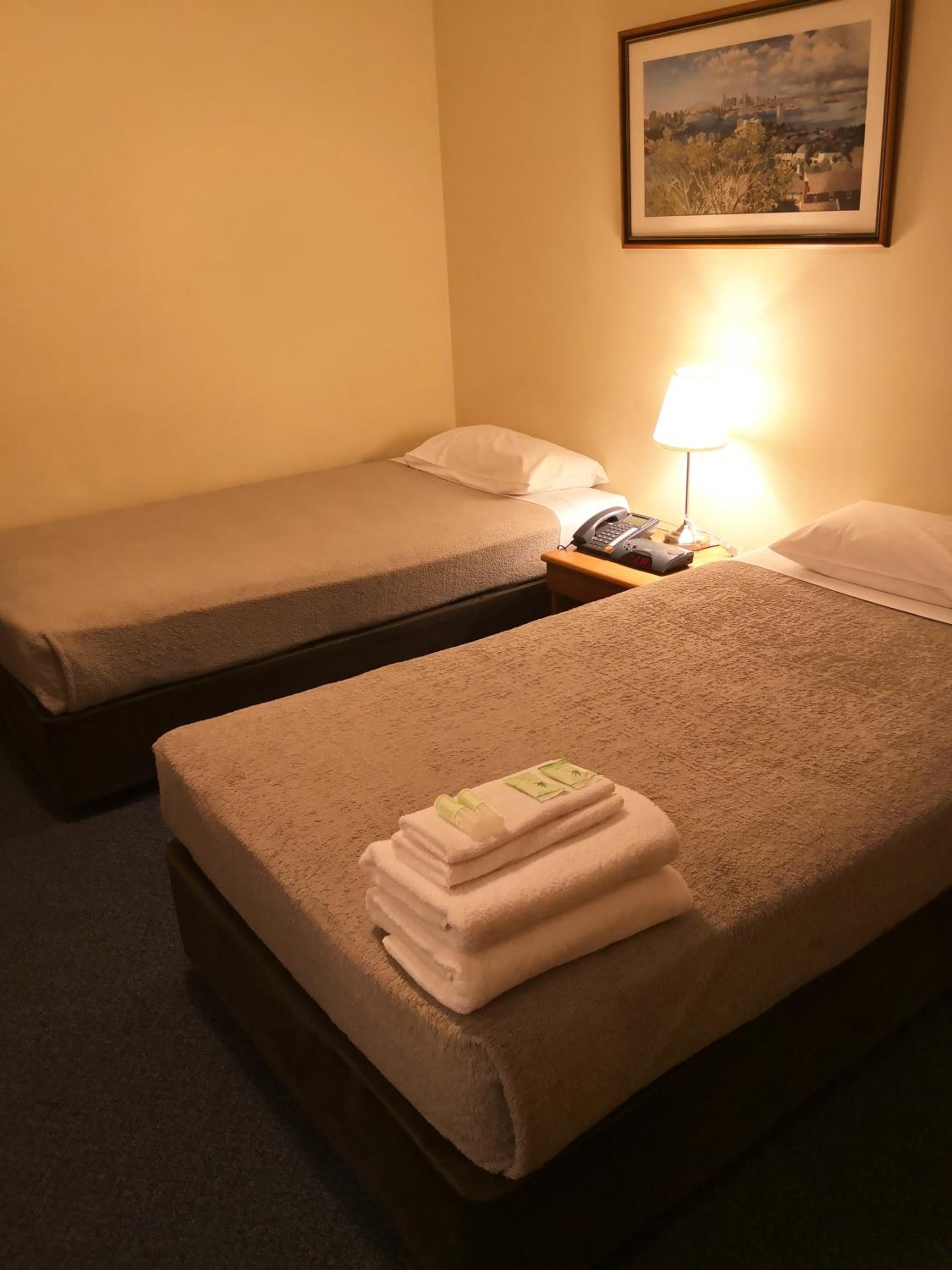 Standard Twin Room - Photo 6
