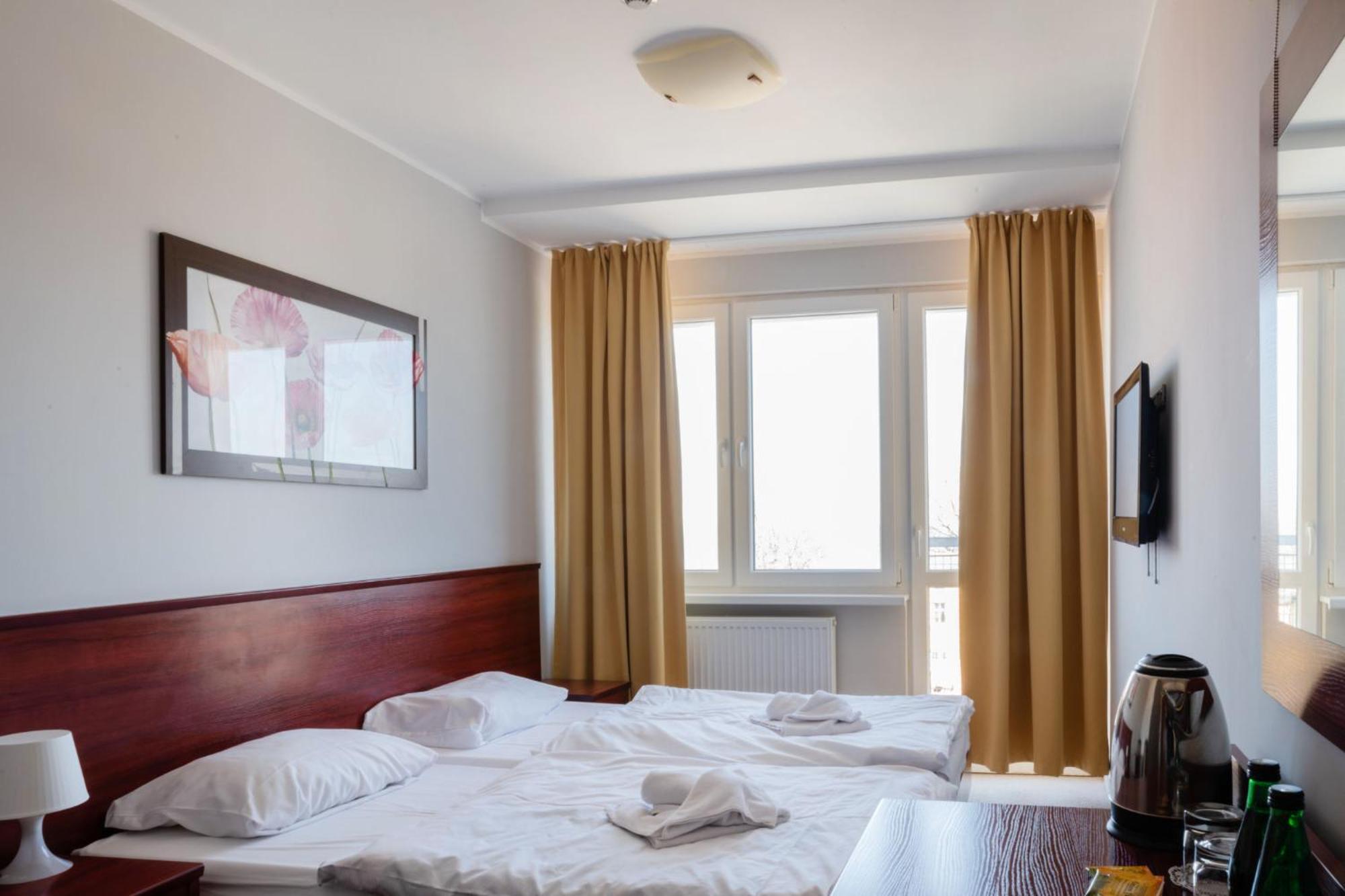 Double or Twin Room - Photo 2