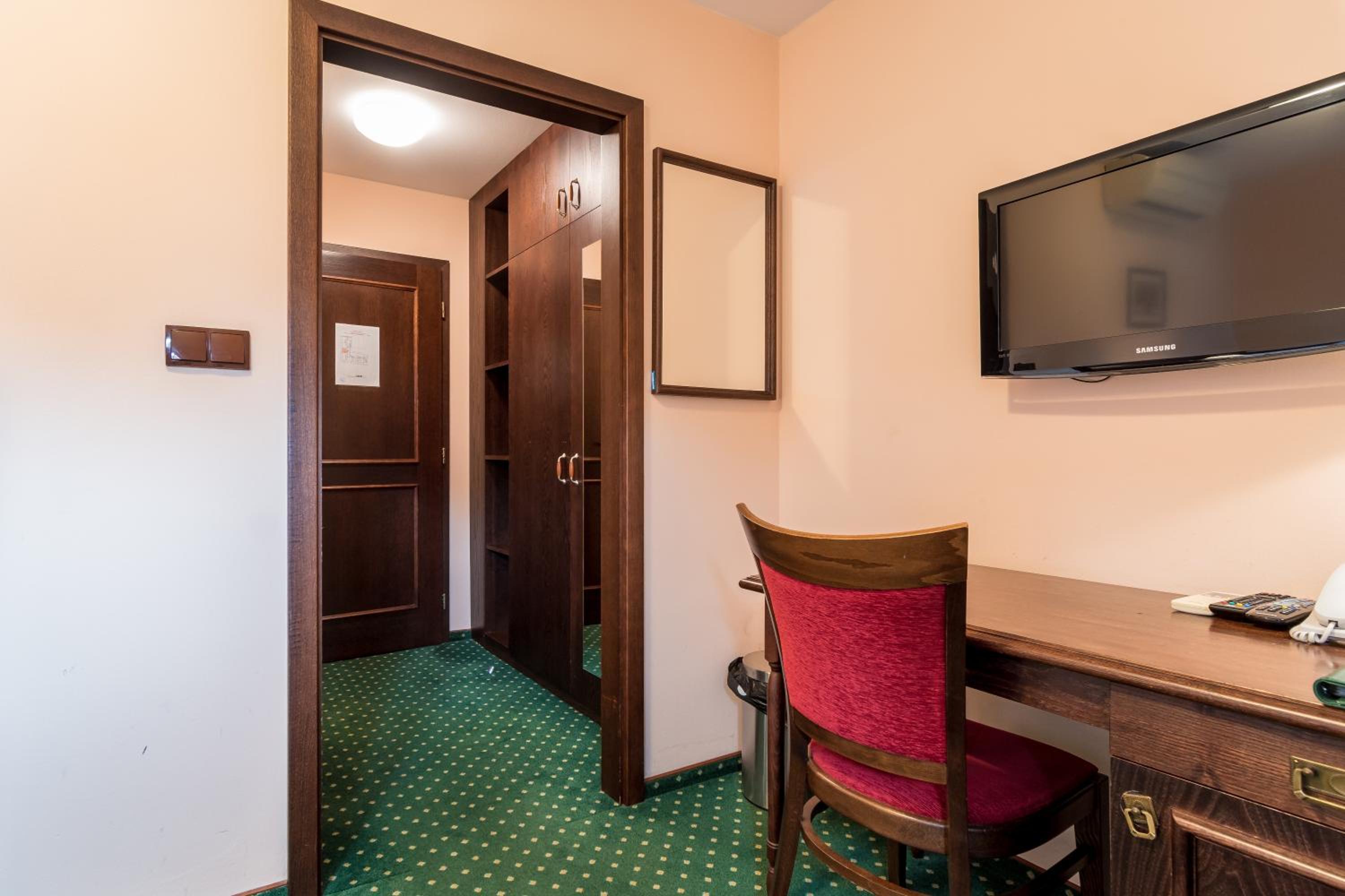 Single Room photo 3