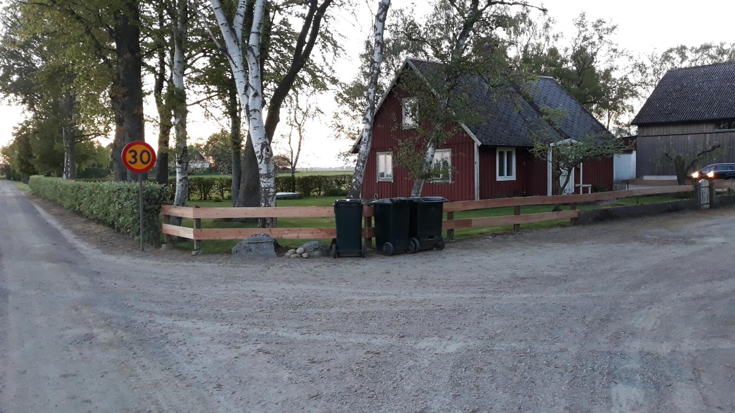 Three-Bedroom House - Photo 3