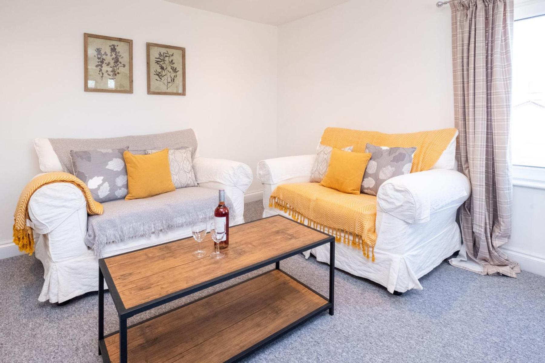 One-Bedroom Apartment photo 2