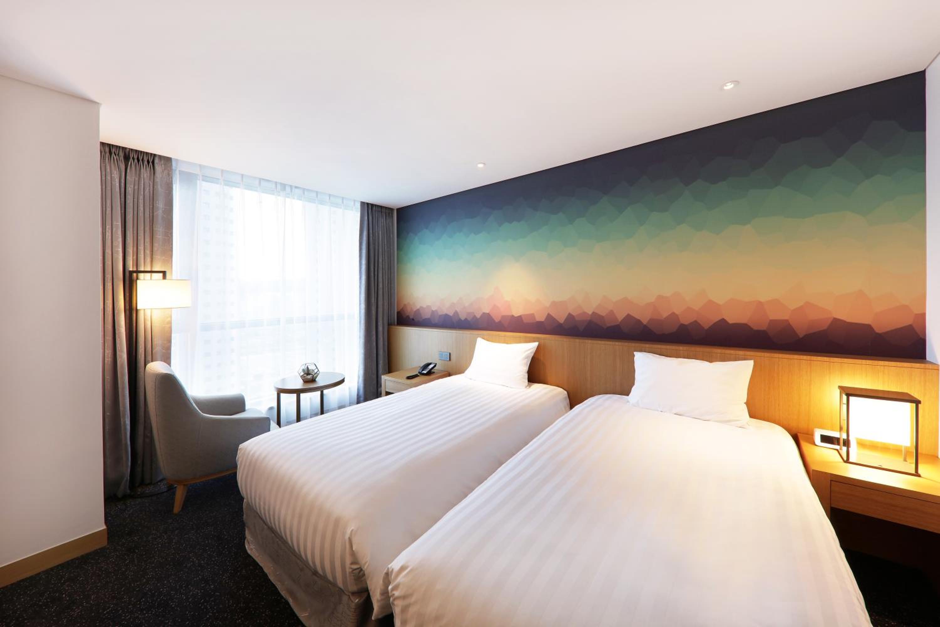 Superior Twin Room with Partial Ocean View - Photo 4
