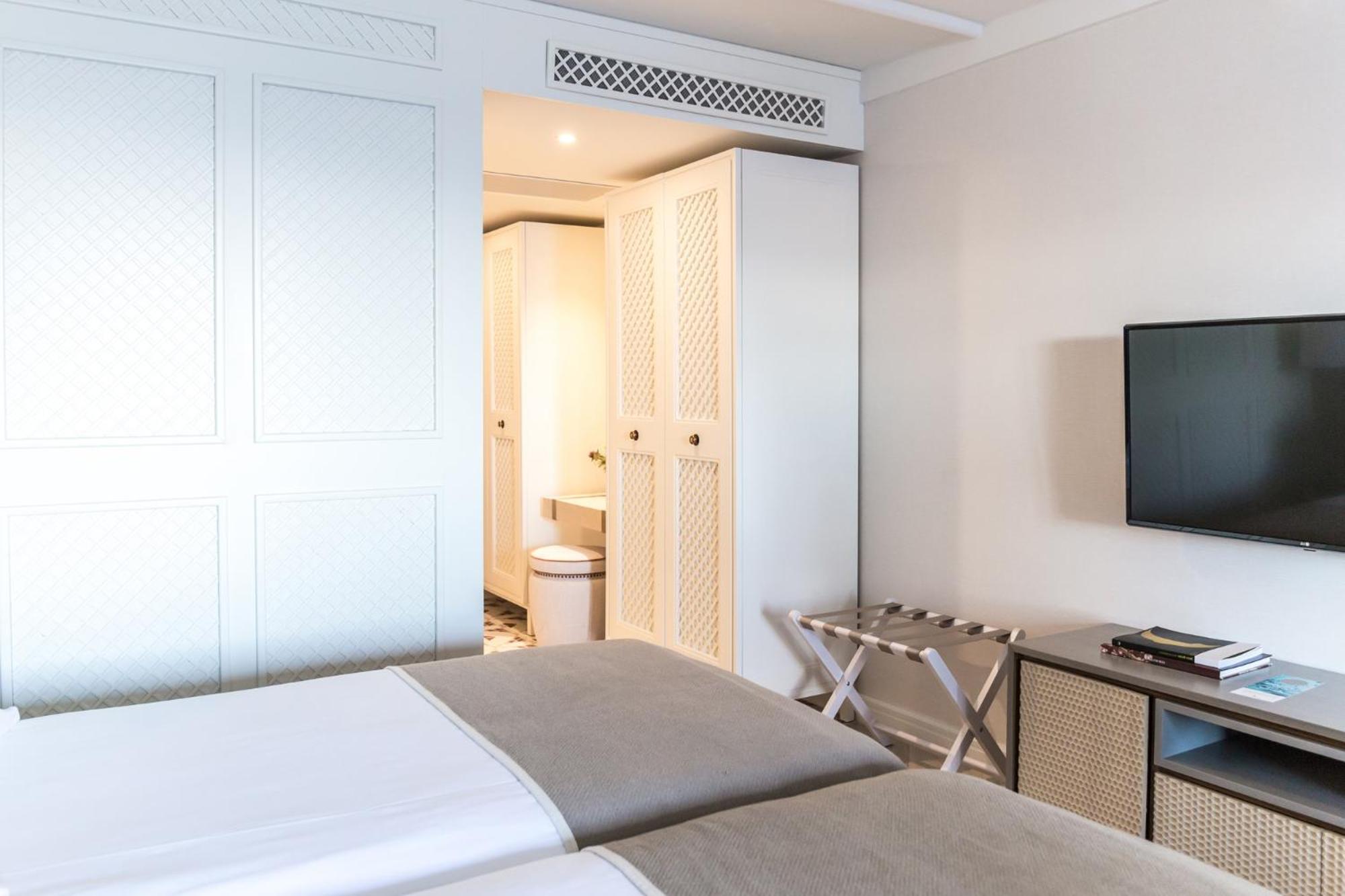 Superior Twin Room with Garden View - Photo 4