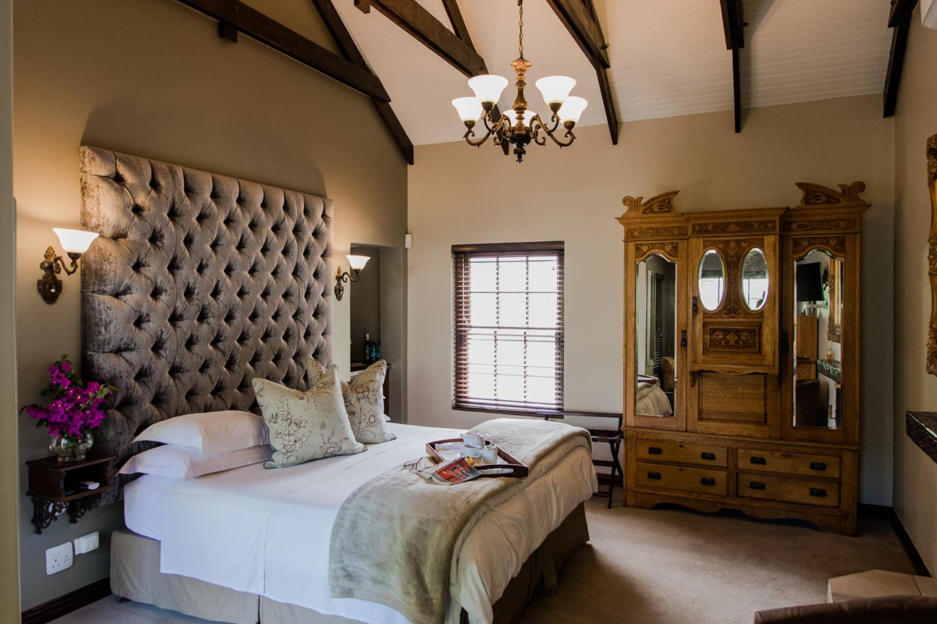 Luxury King or Twin room - Photo 8
