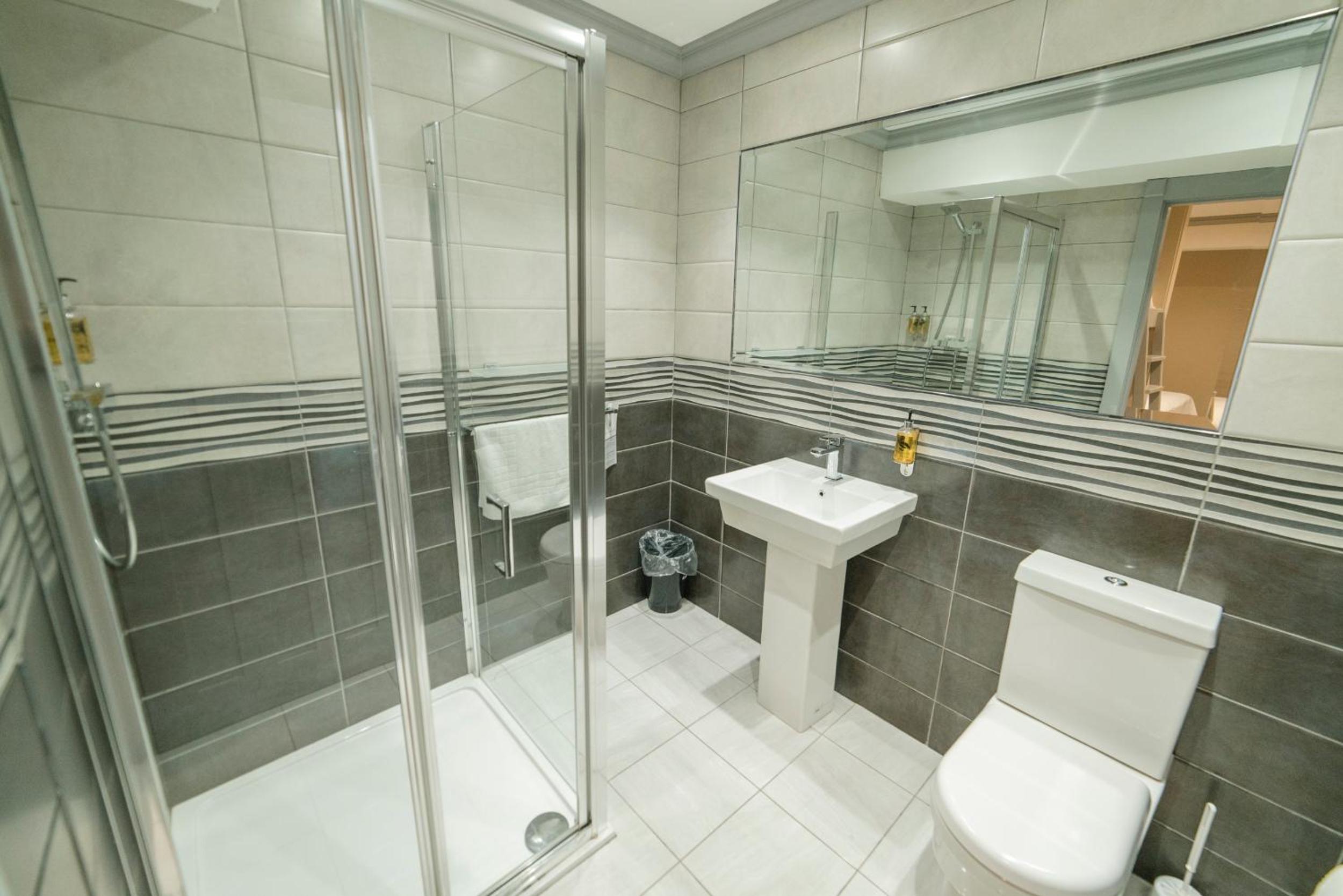 Premium 4 Bed Room photo 2