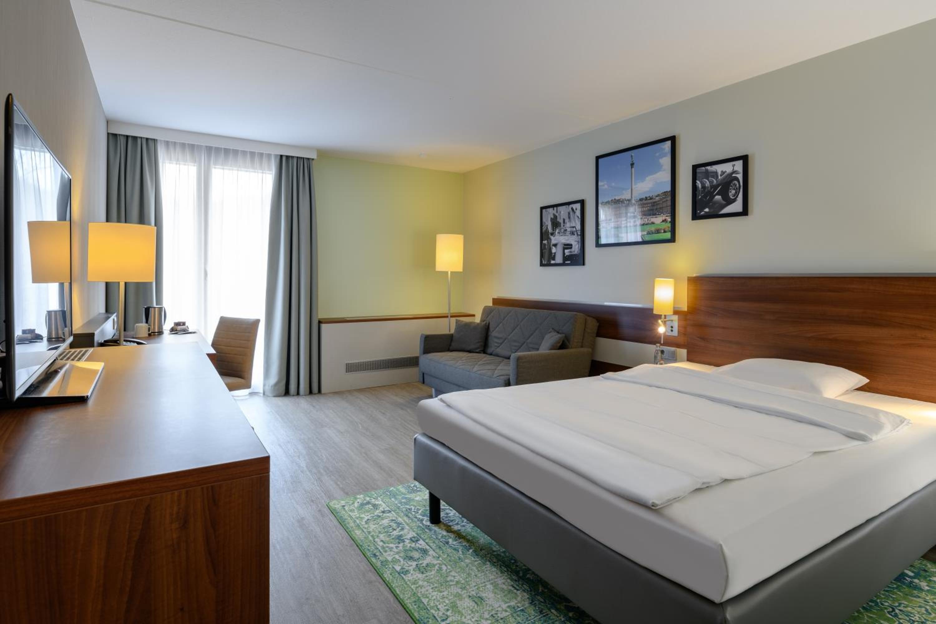 Standard Queen Room - Photo 8