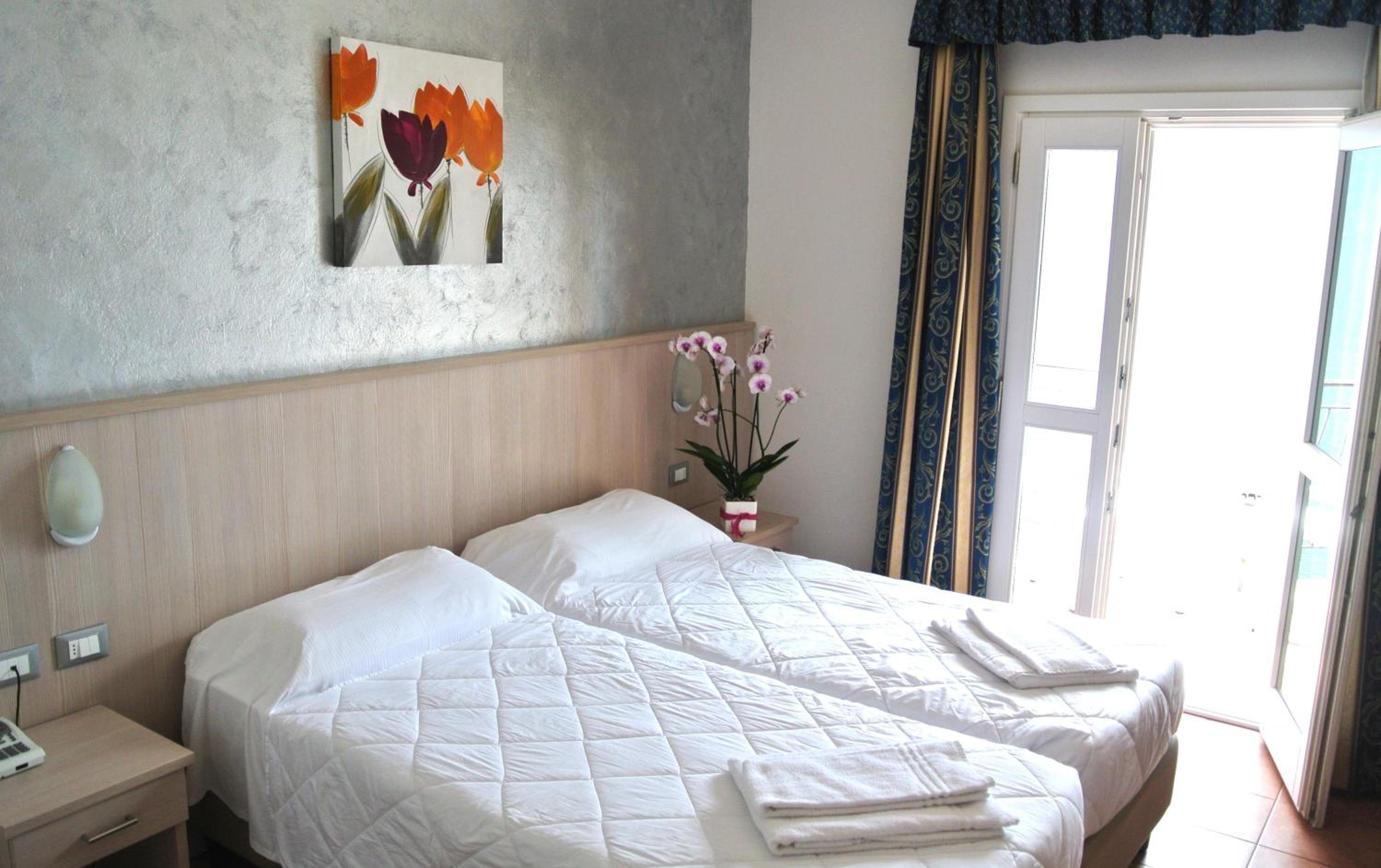 Superior Double or Twin Room with Lake View photo 1