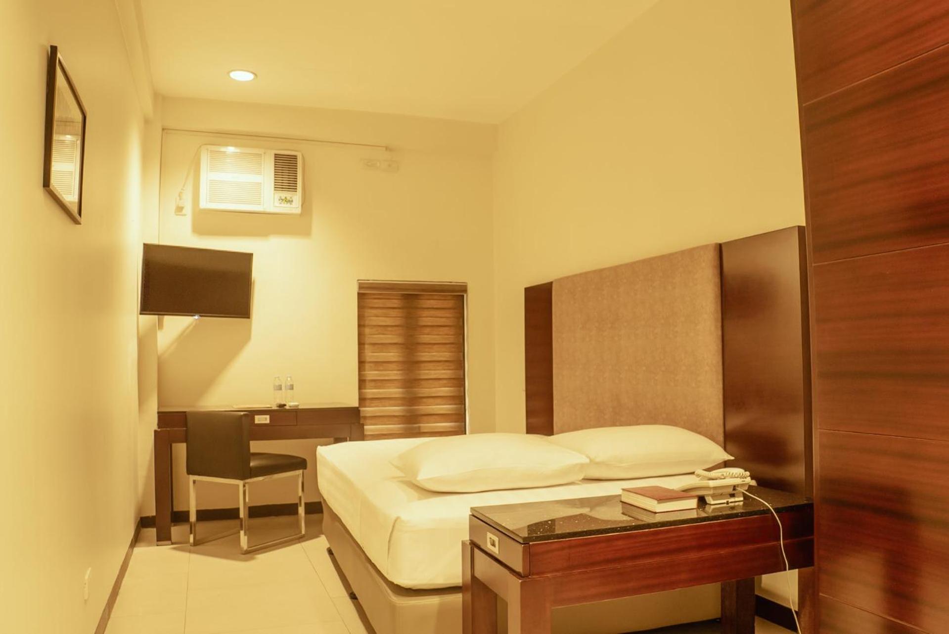 Petite Double Room - Photo 1