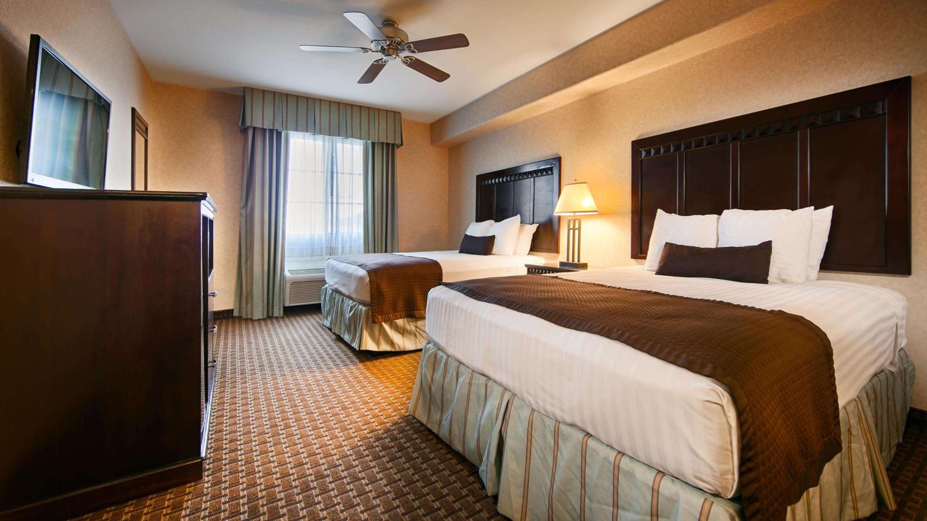 Queen Room with Two Queen Beds and Roll-In Shower - Disability Access/Non-Smoking