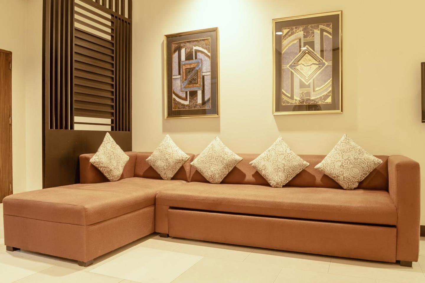 Deluxe King Room - Photo 7