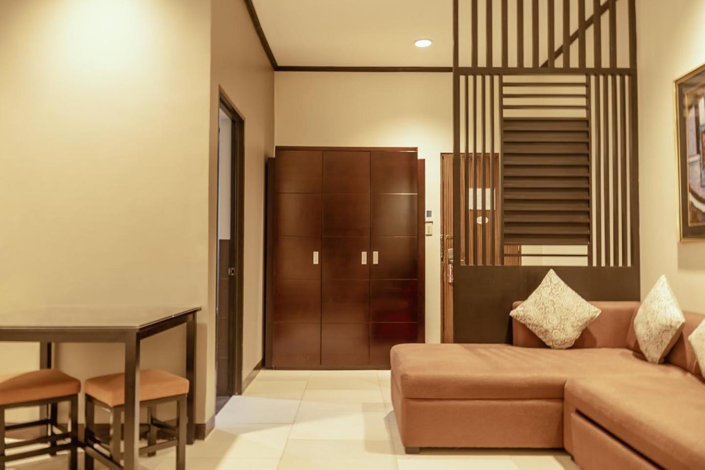 Deluxe King Room - Photo 6