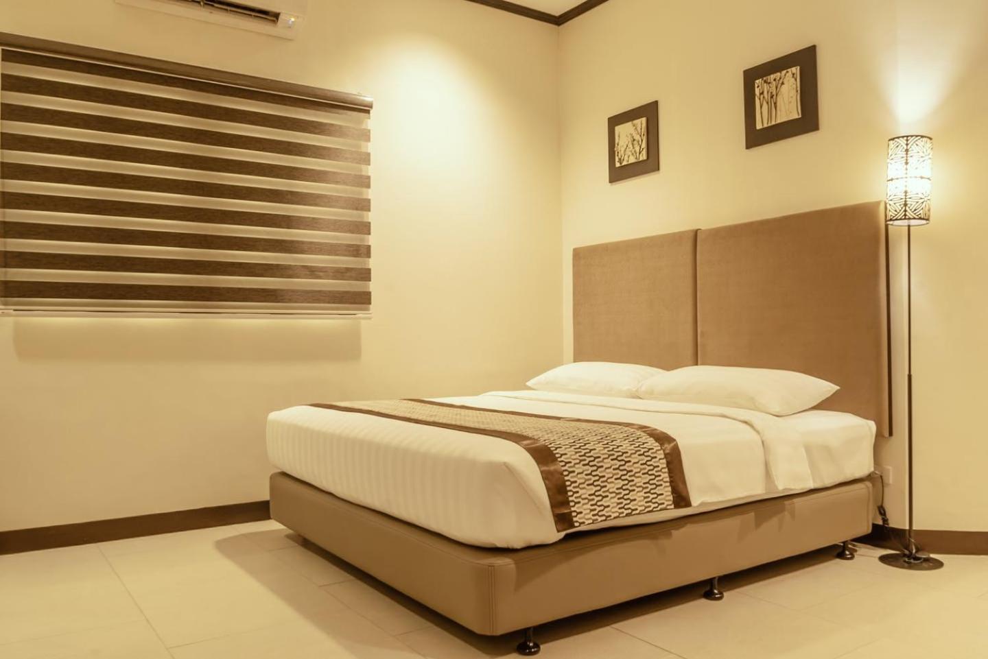 Deluxe King Room - Photo 3