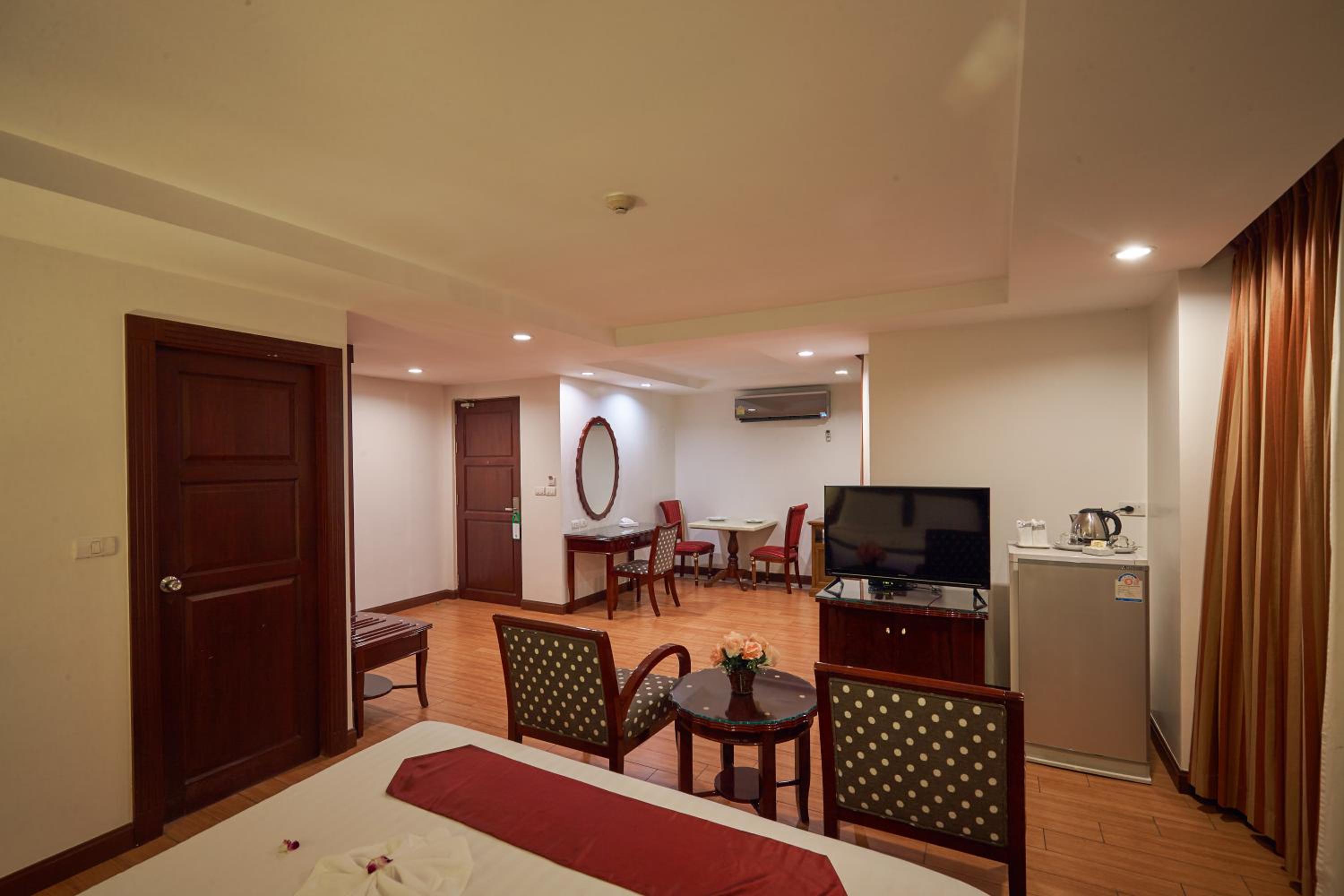 Premier King Room photo 3