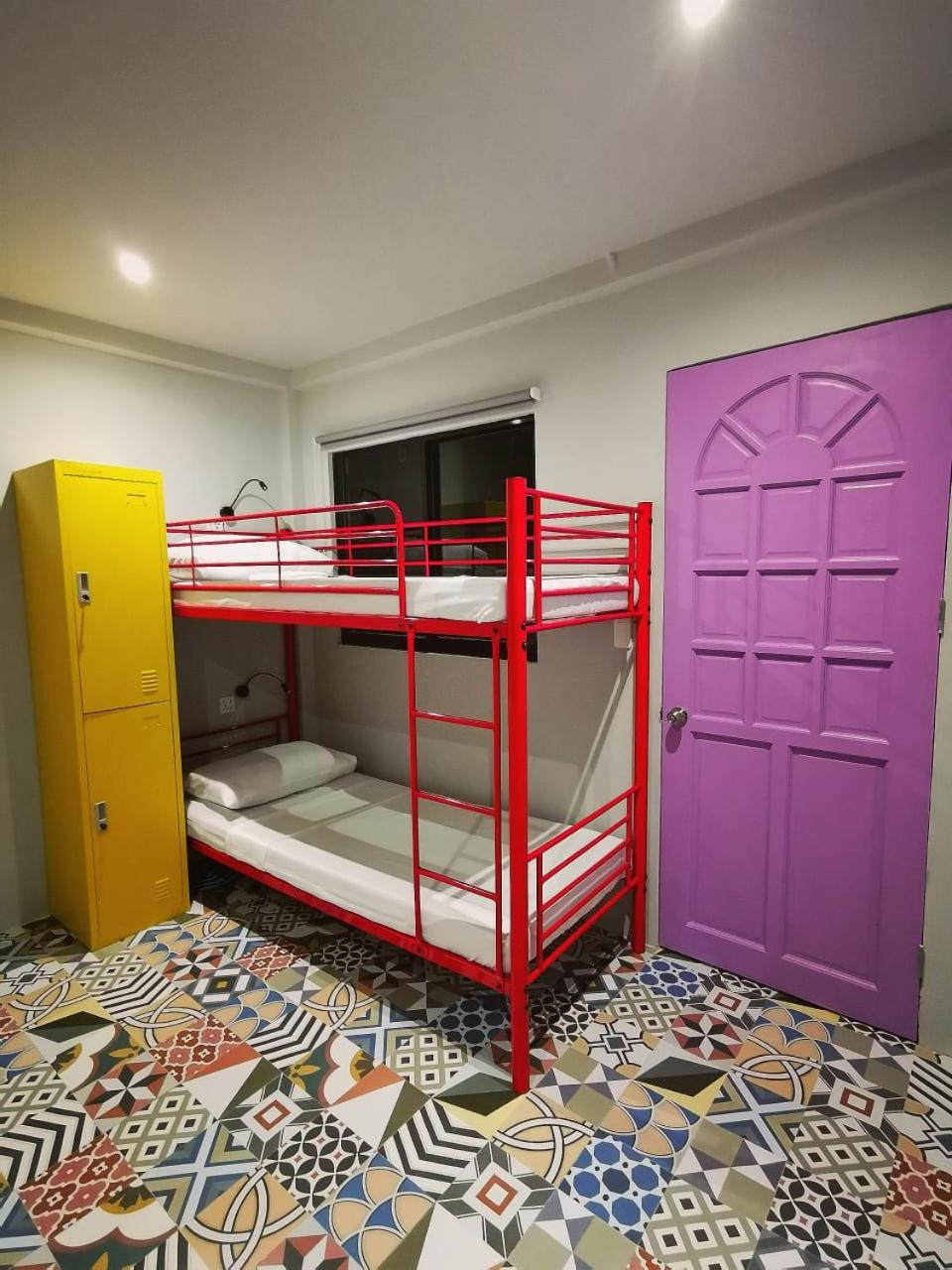 Quadruple Room with Private Bathroom - Photo 4