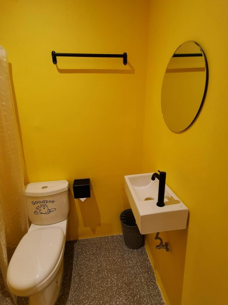 Quadruple Room with Private Bathroom - Photo 5