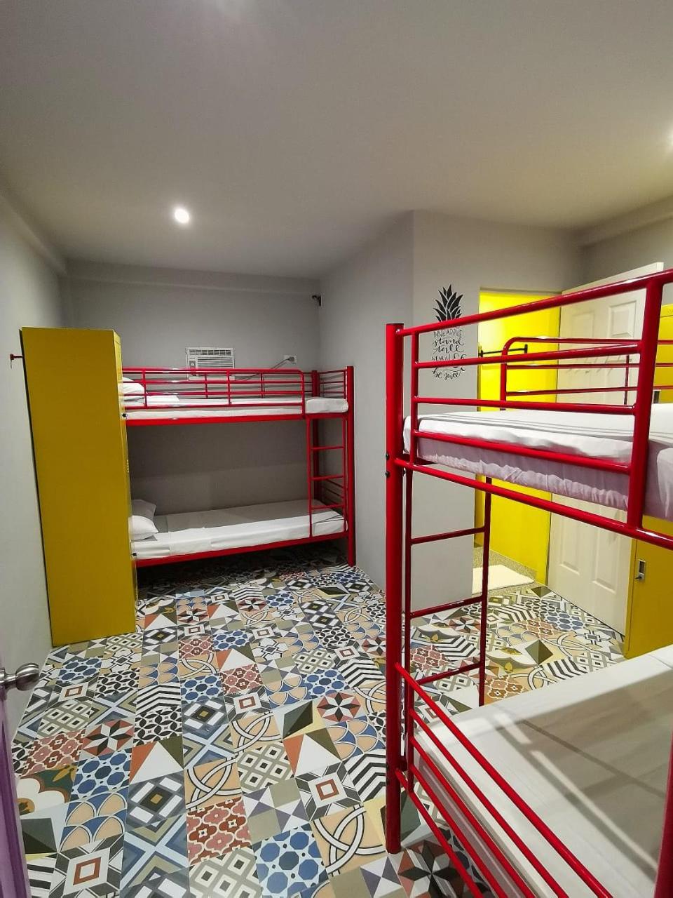 Quadruple Room with Private Bathroom - Photo 1