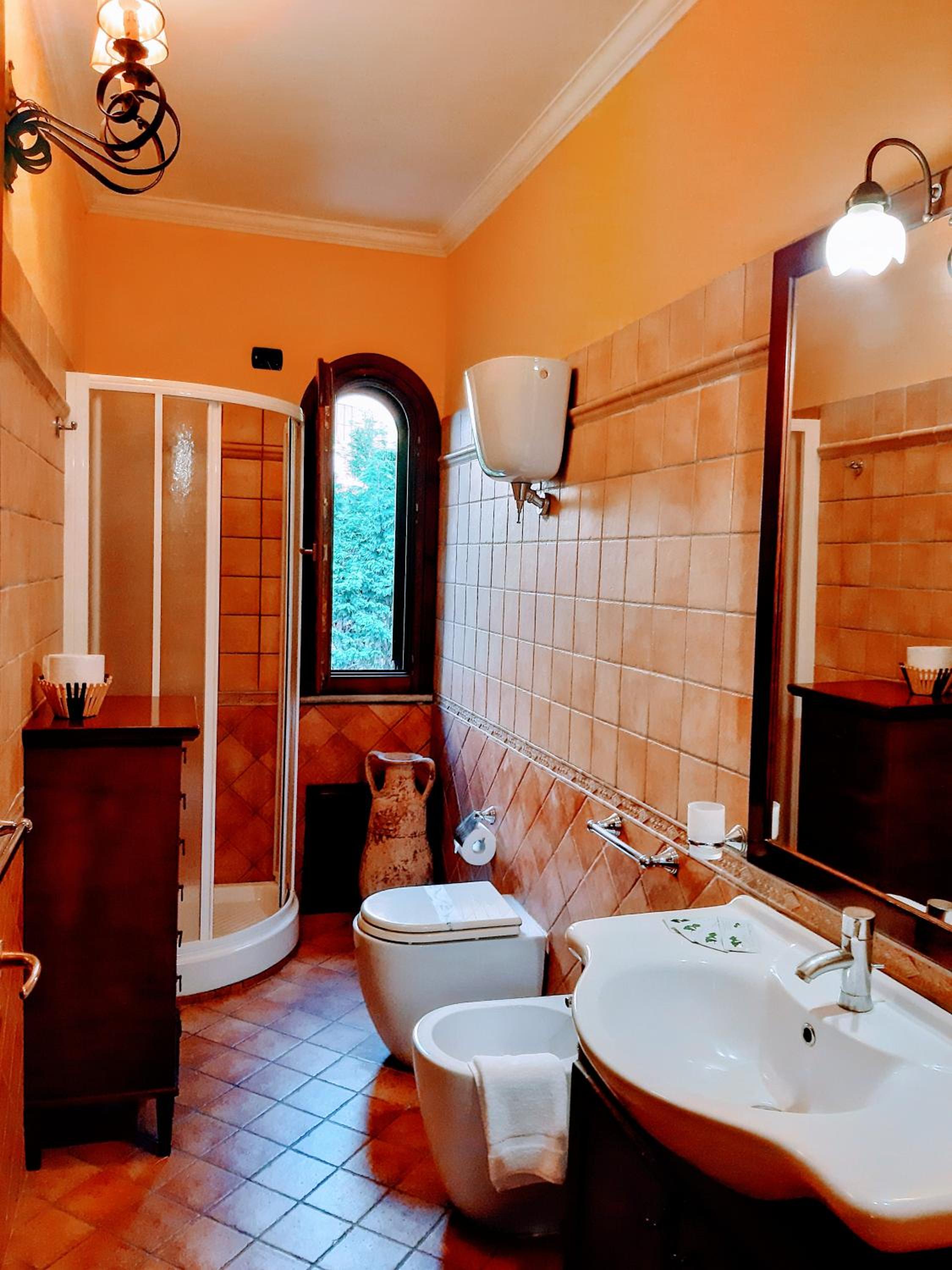 Double Room - Photo 8