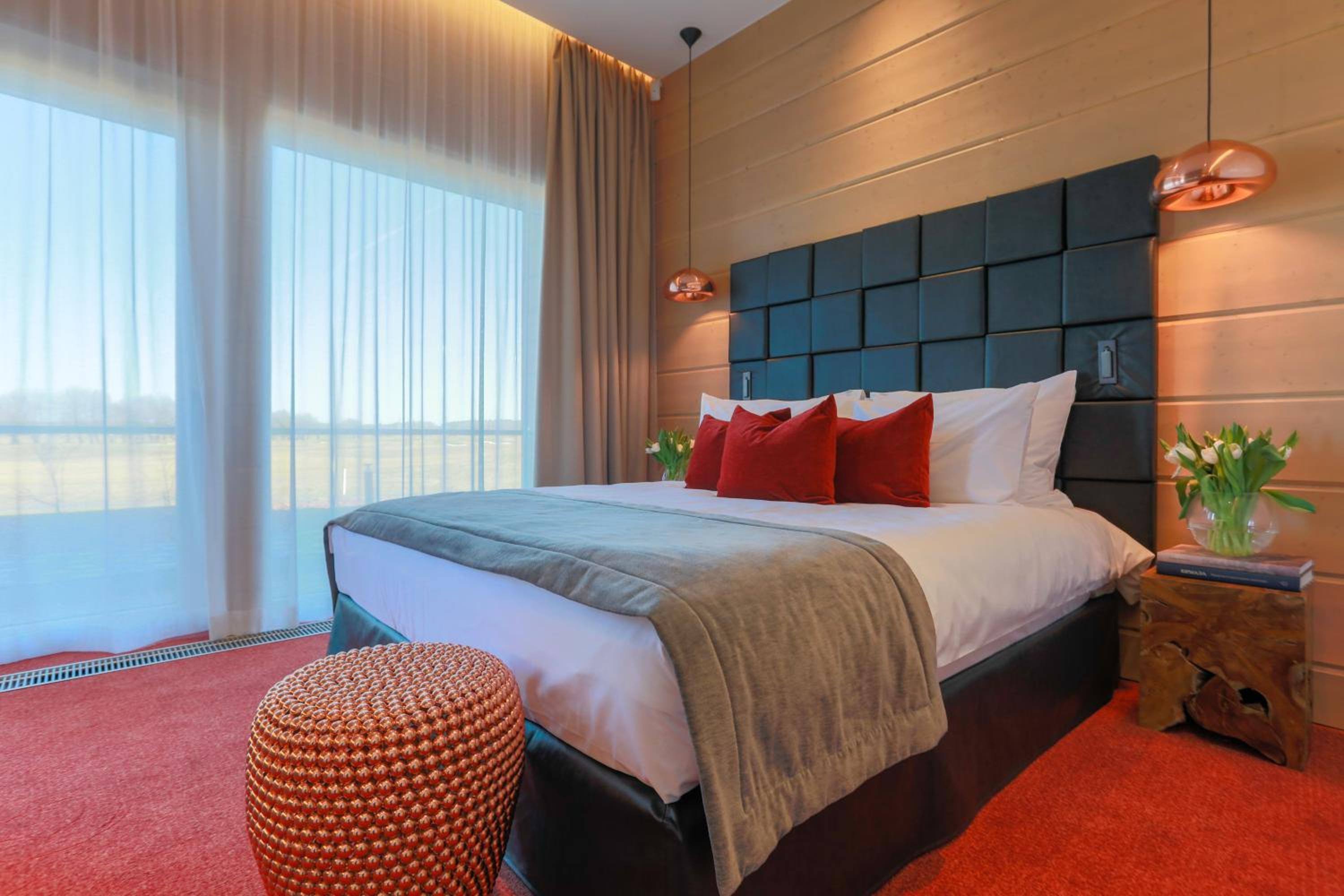 King Suite with Balcony - Photo 13