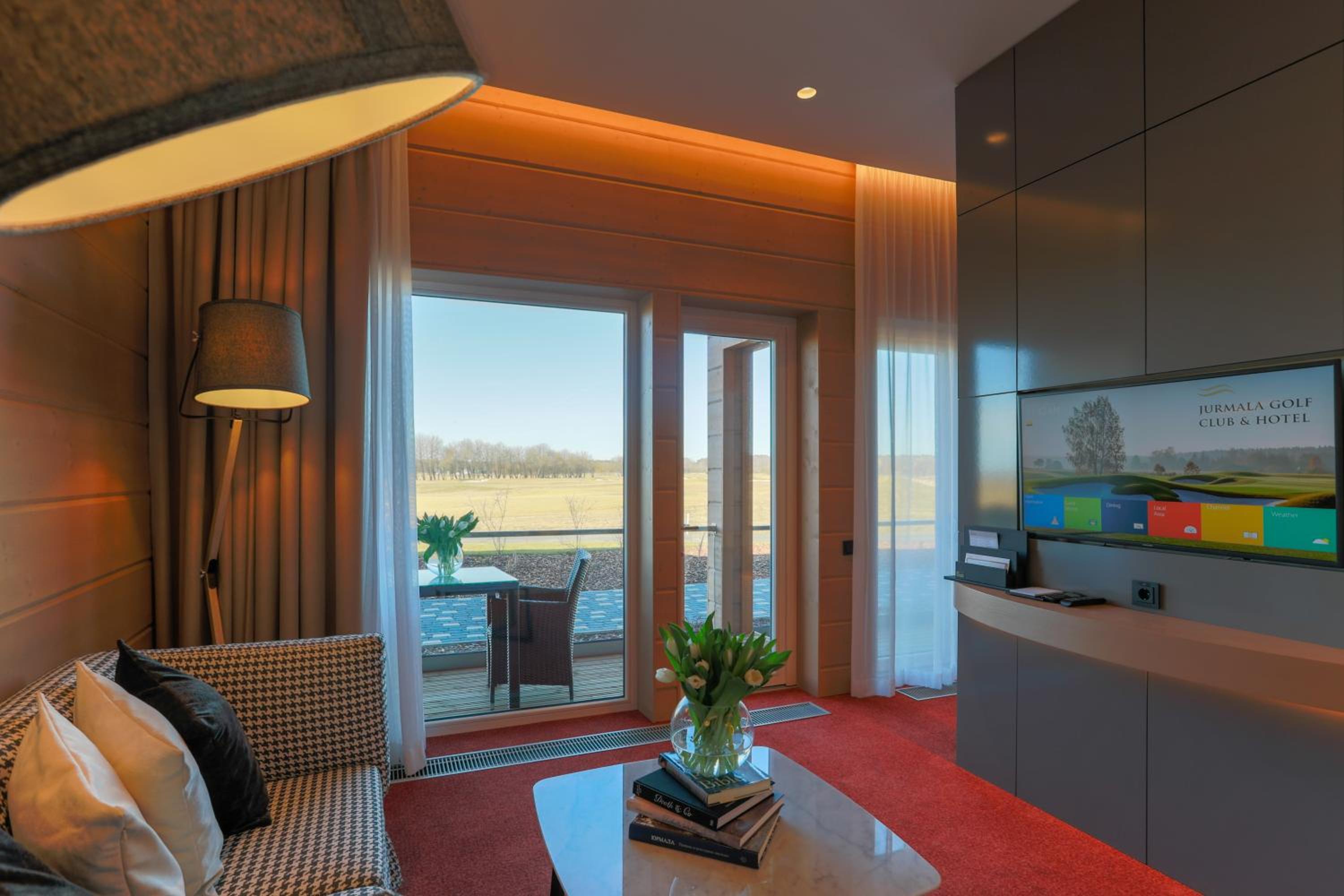 King Suite with Balcony - Photo 14