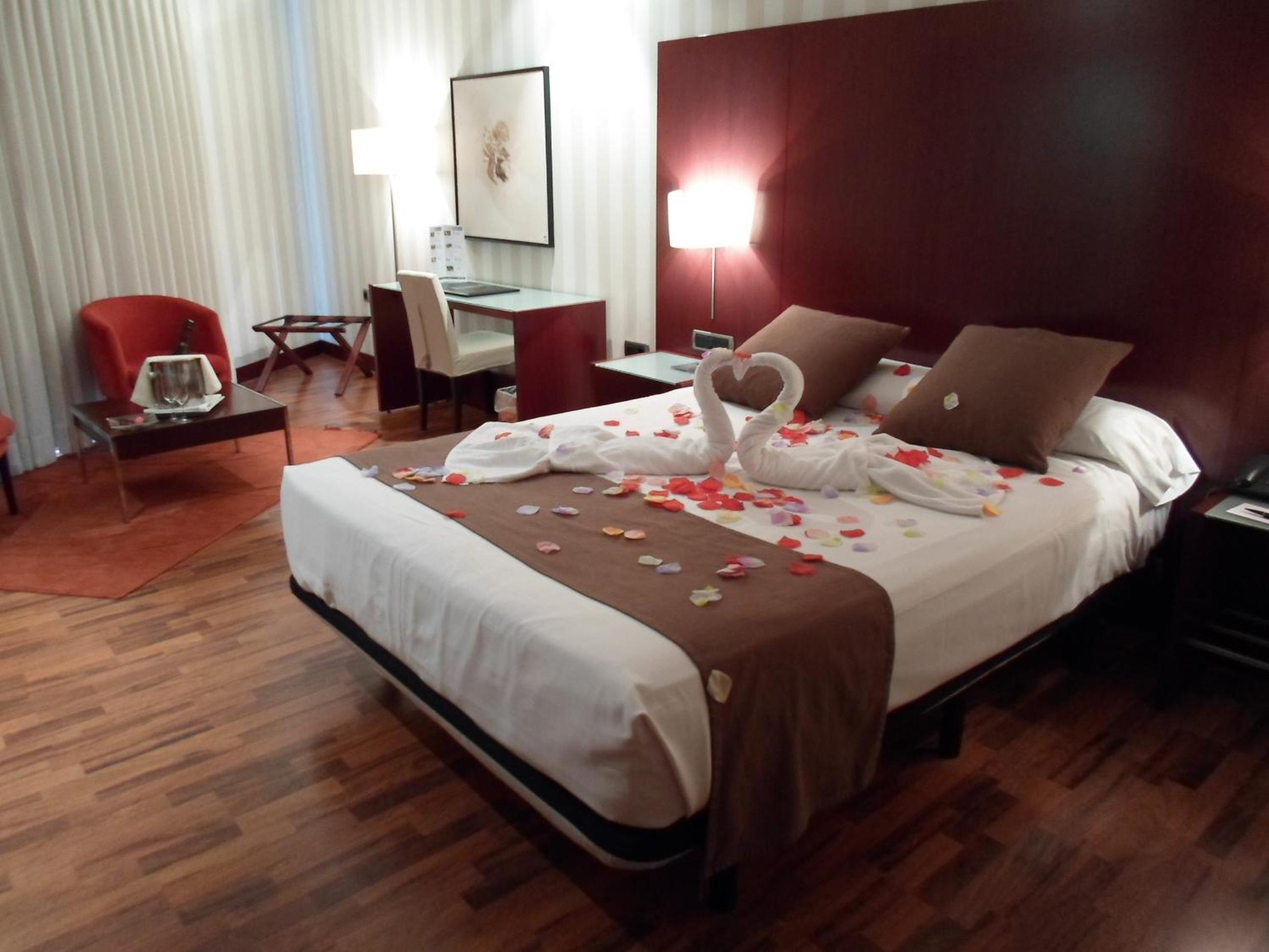 Romantic Package - Standard Double Room - Photo 1