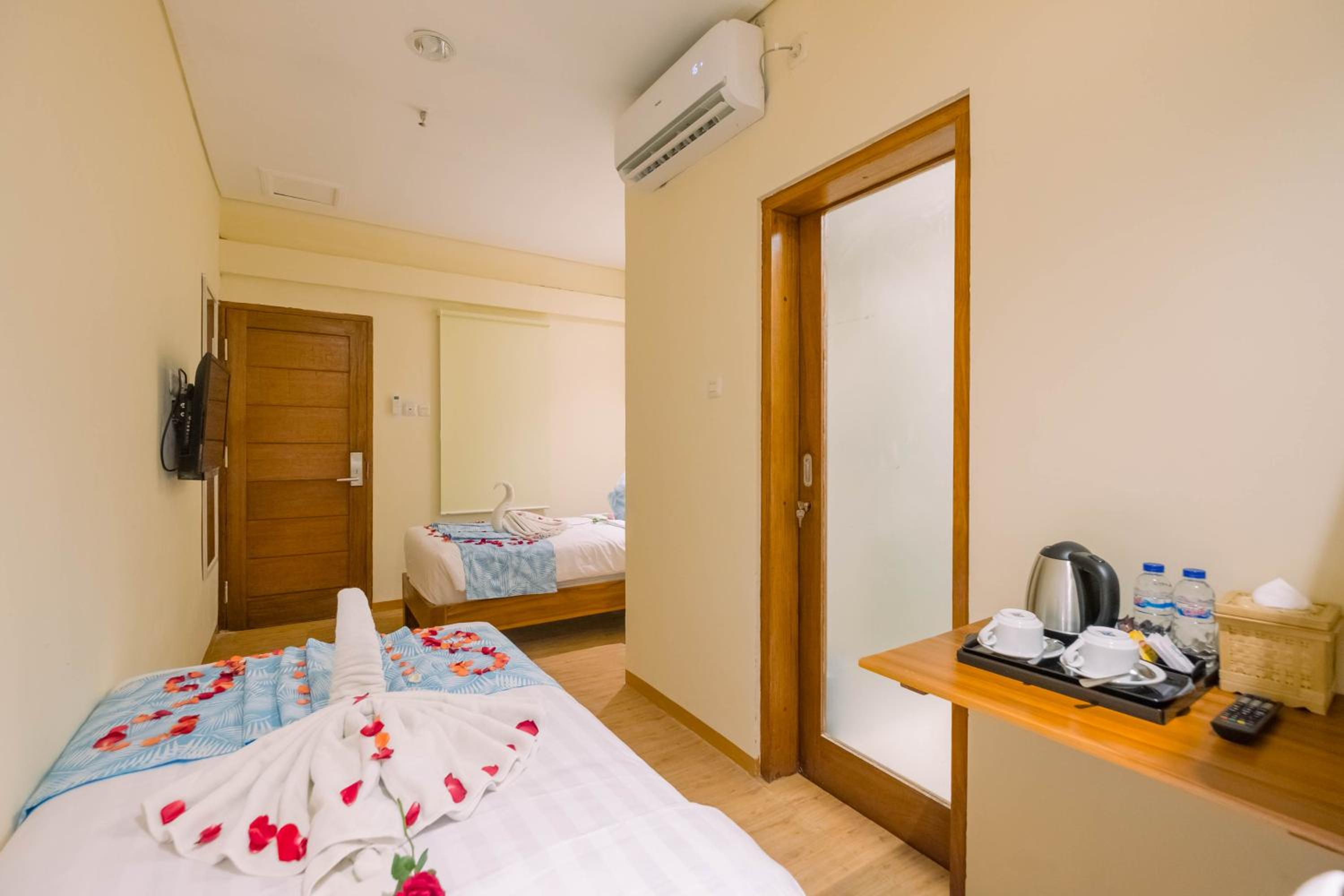 Standard Twin Room photo 2