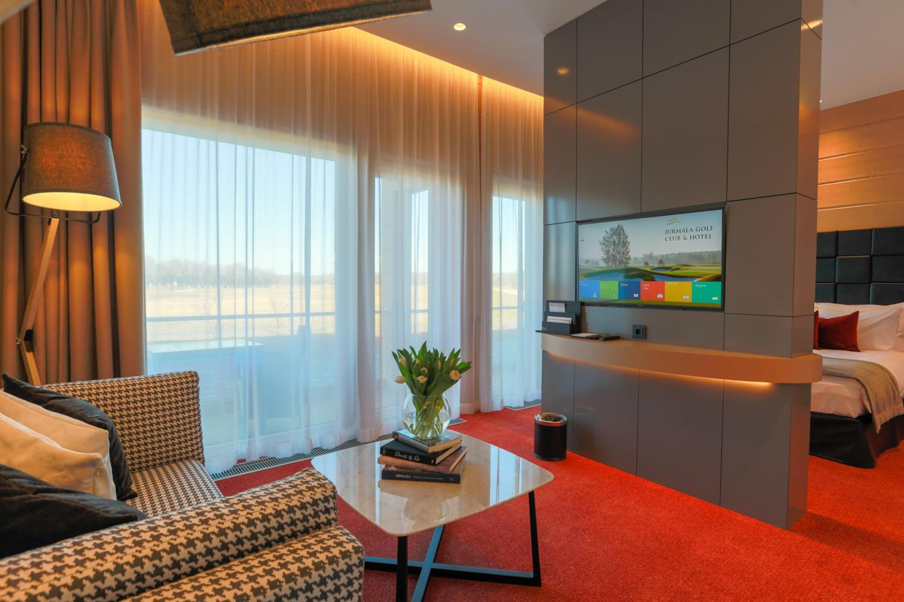 King Suite with Balcony - Photo 16