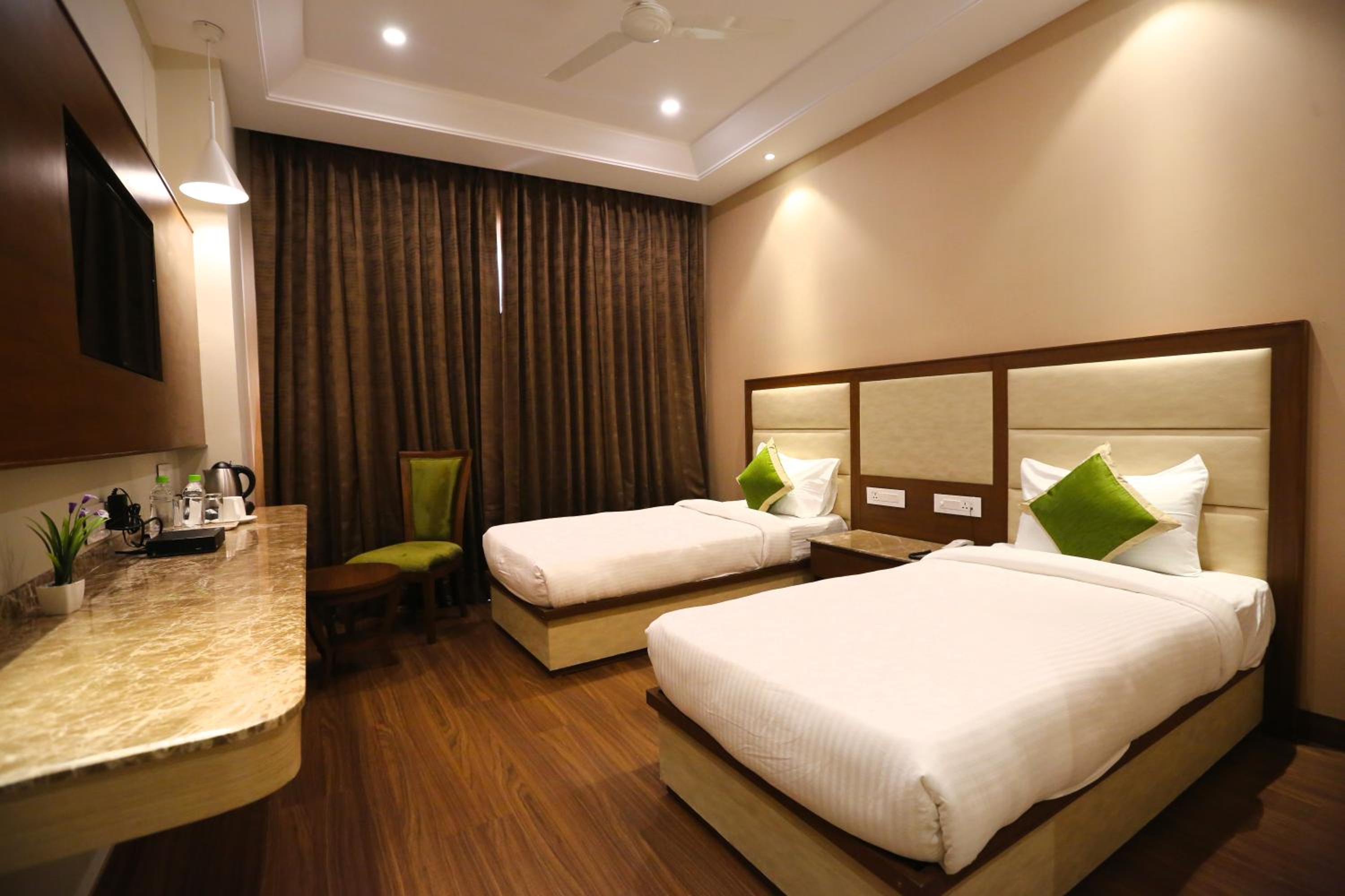 Deluxe Room With 20% Discount on Food - Photo 9
