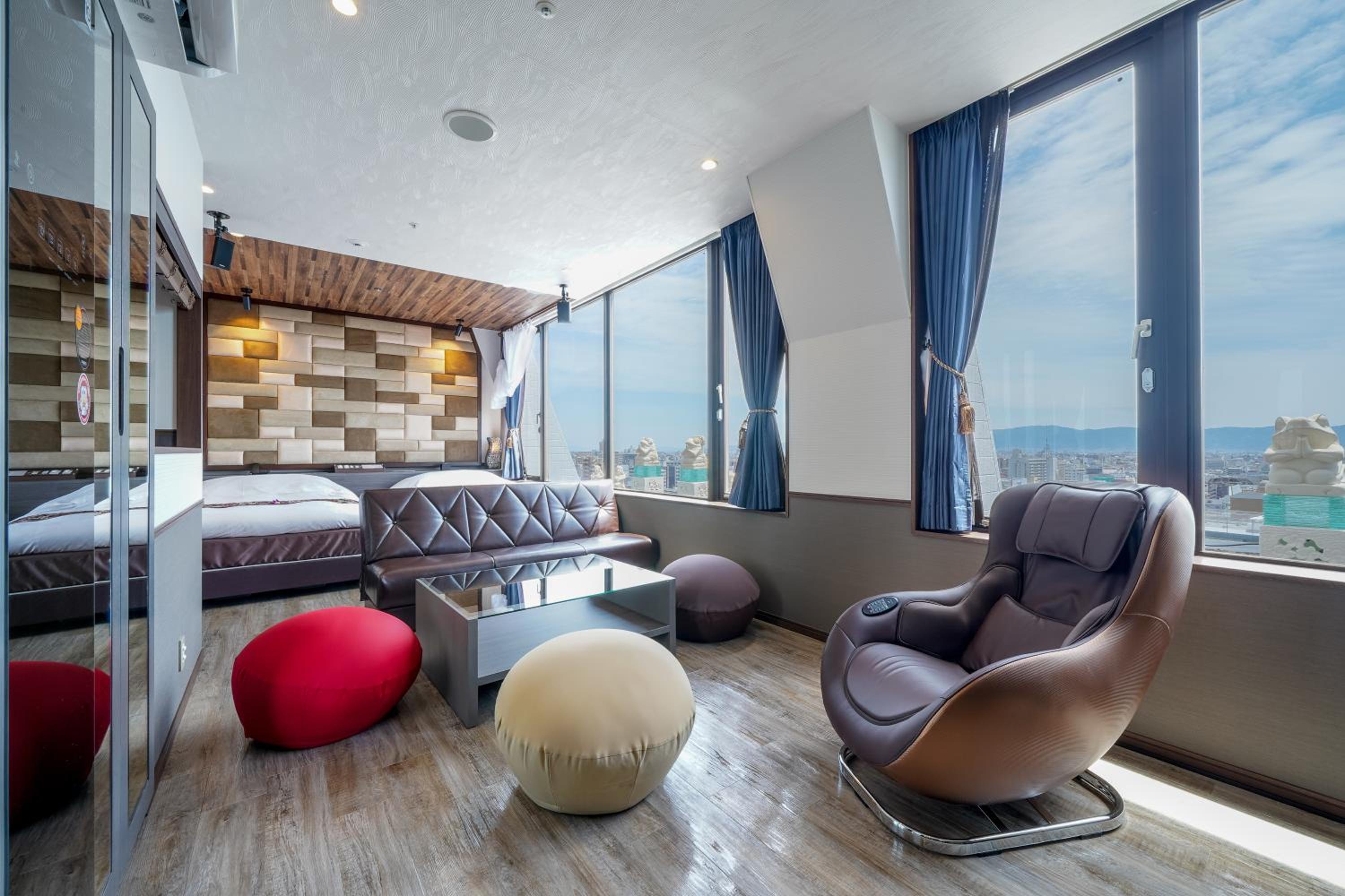 Royal Twin - Non-Smoking - Kitchen Included - Complimentary Club Lounge Access photo 1