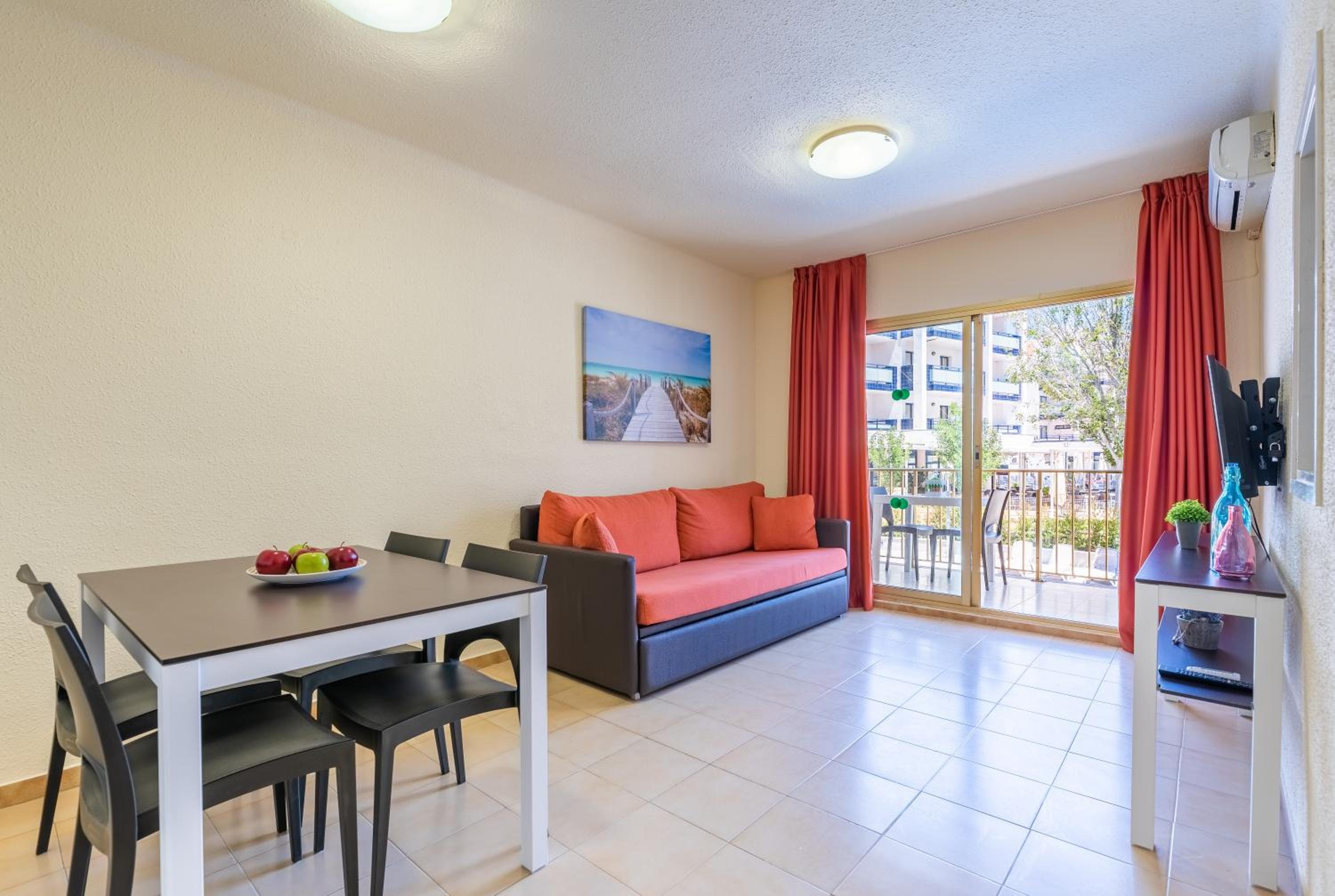Apartamento con vista a la piscina