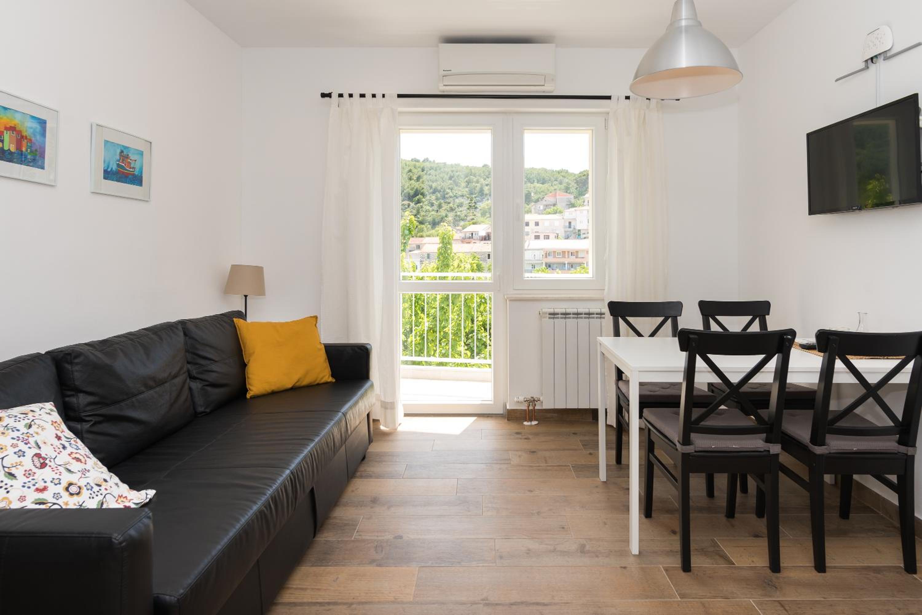 One-Bedroom Apartment photo 2