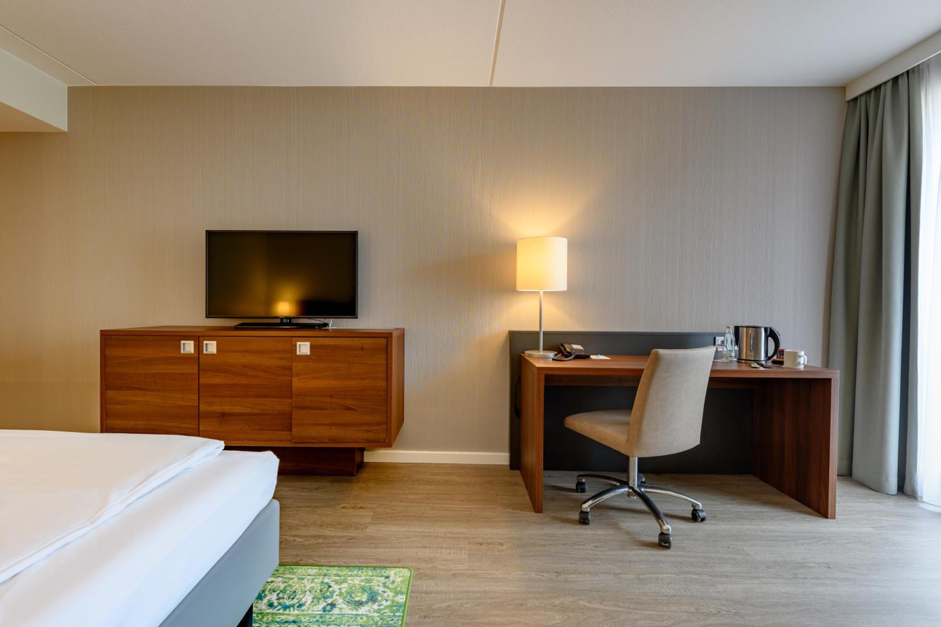Standard Queen Room - Photo 15