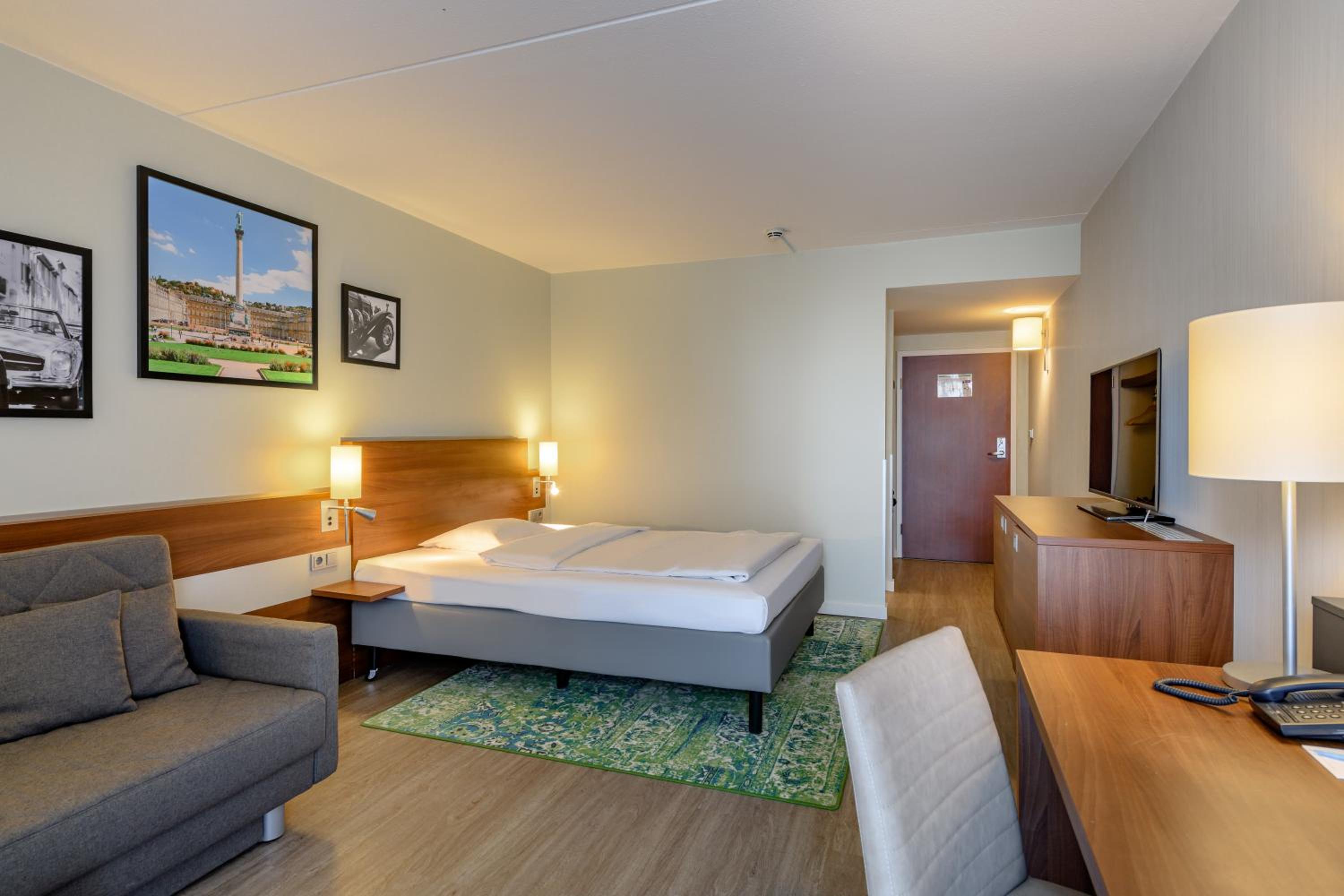 Standard Queen Room - Photo 13