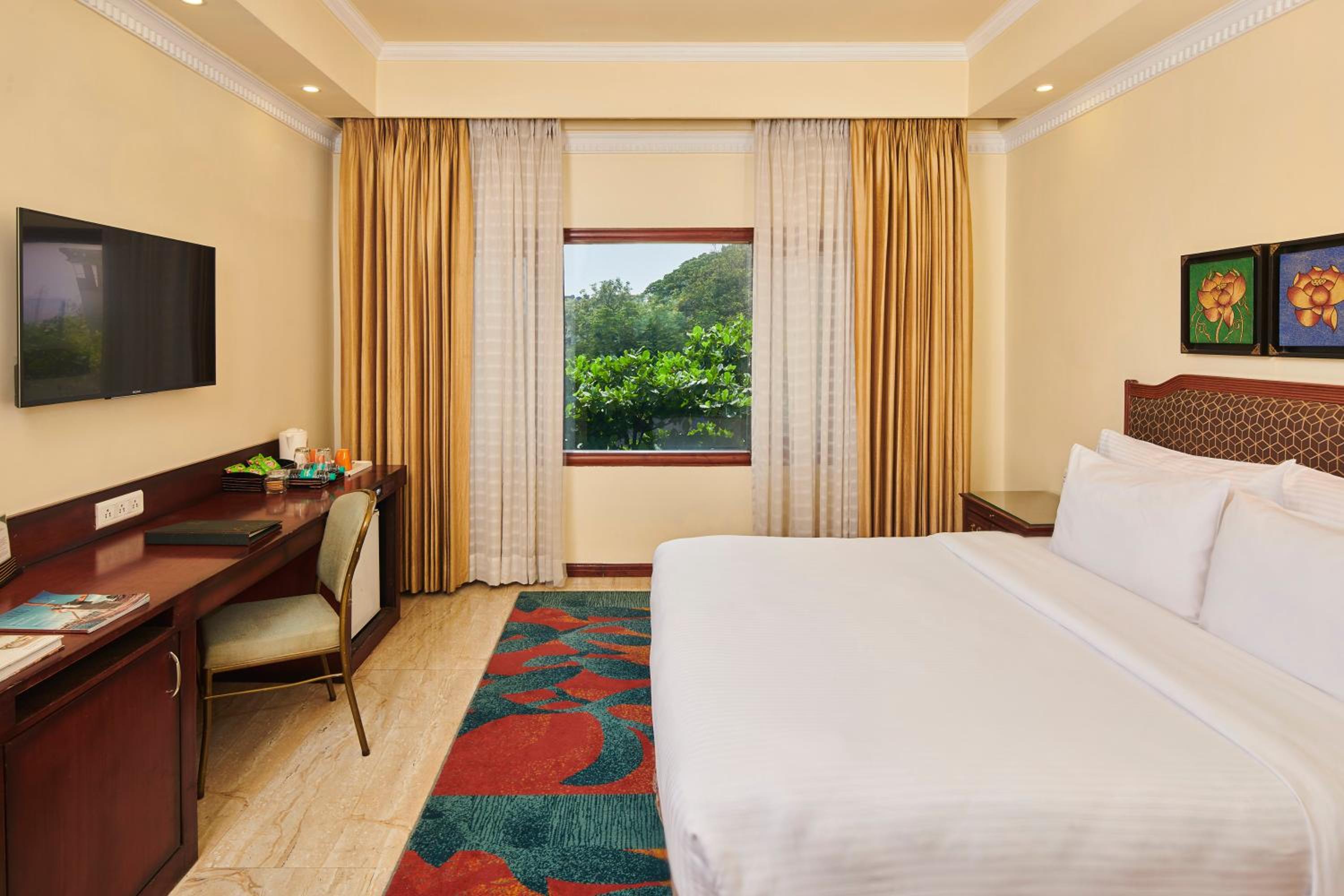 Suite  - 15% Discount on Foods & Soft Beverages* | 15% Discounts on Laundry Services* photo 1