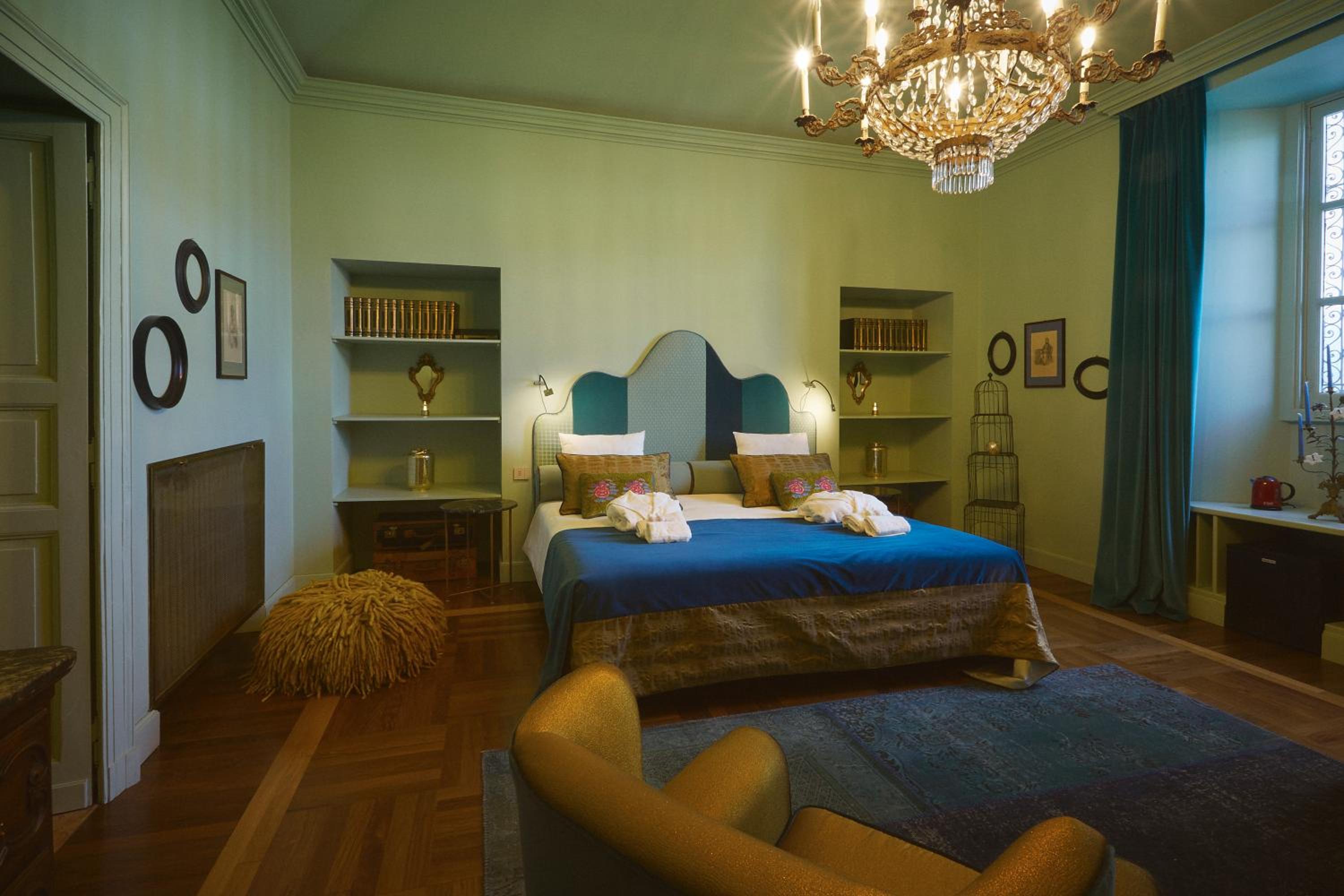 Deluxe King Room - Photo 5
