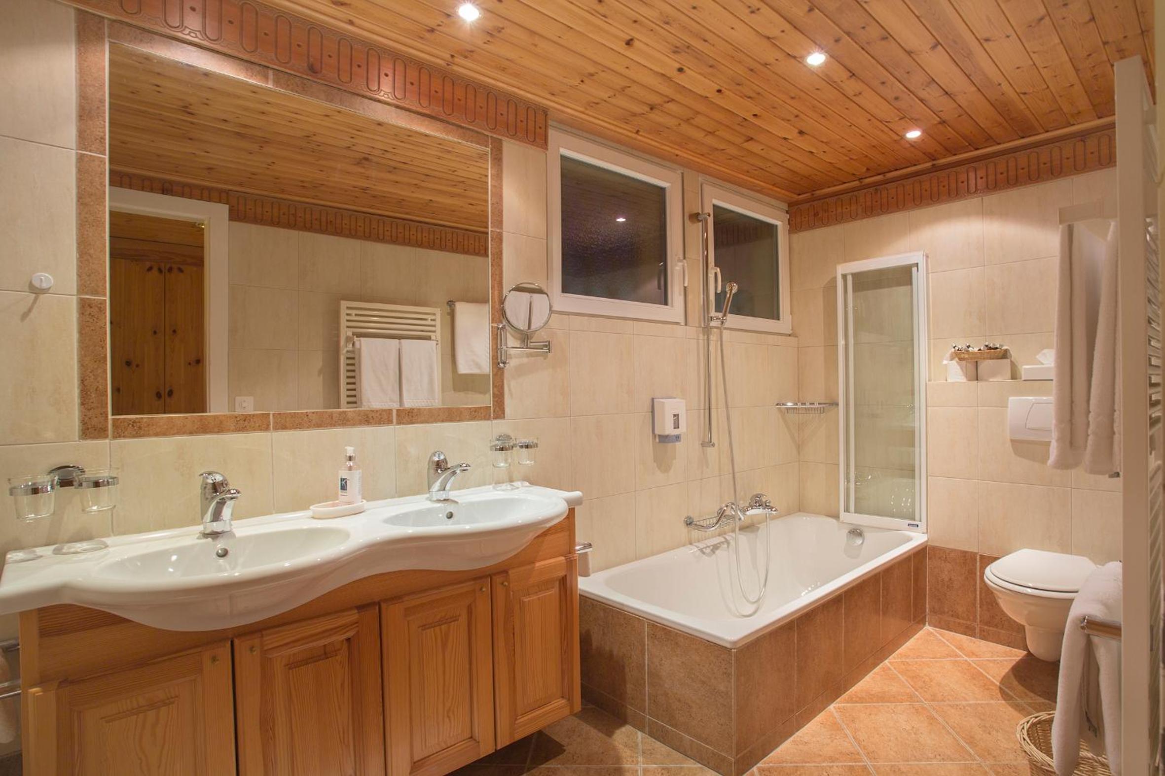 Junior Suite with Mountain View photo 3