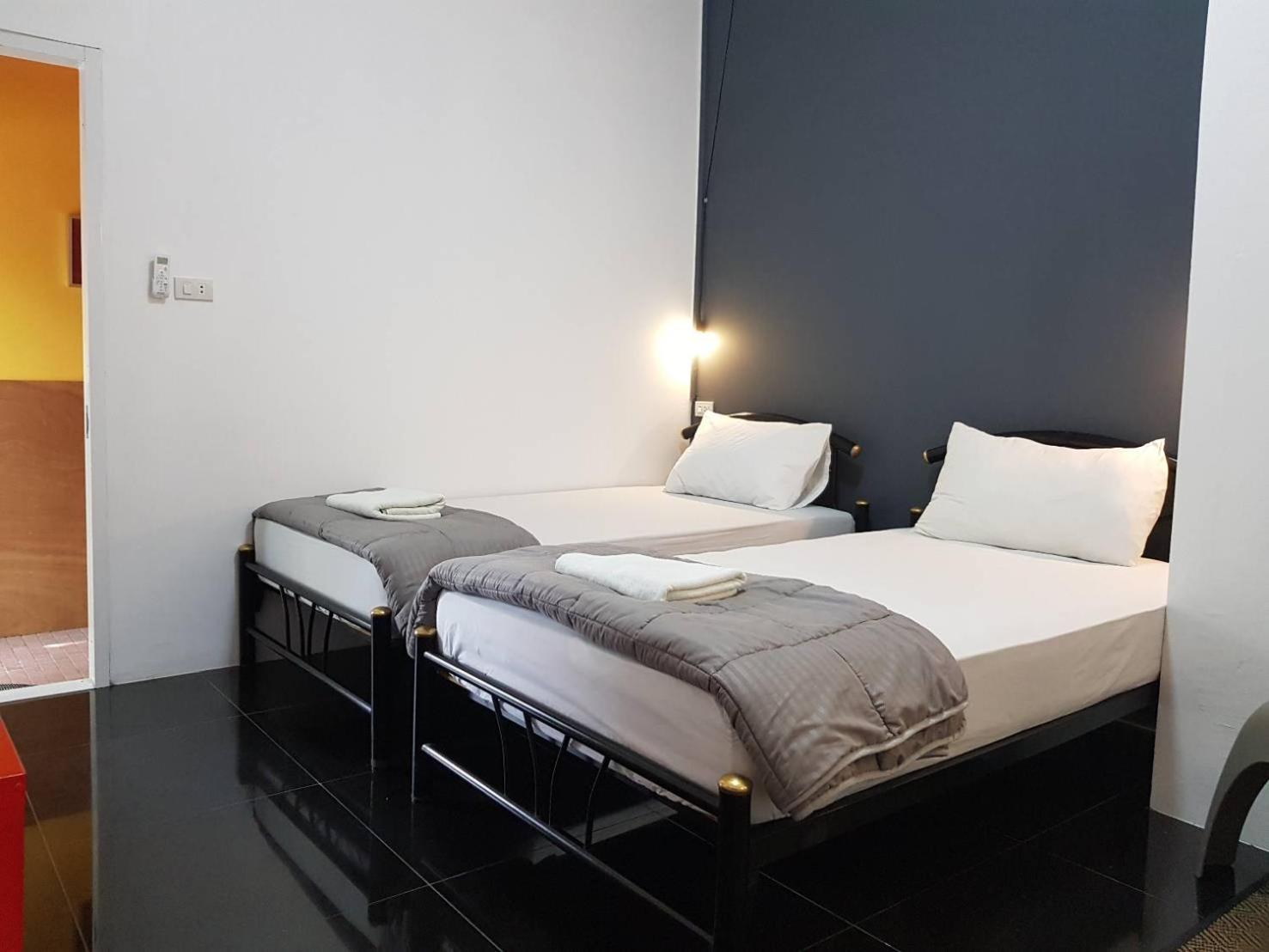Deluxe Twin Room - Photo 3
